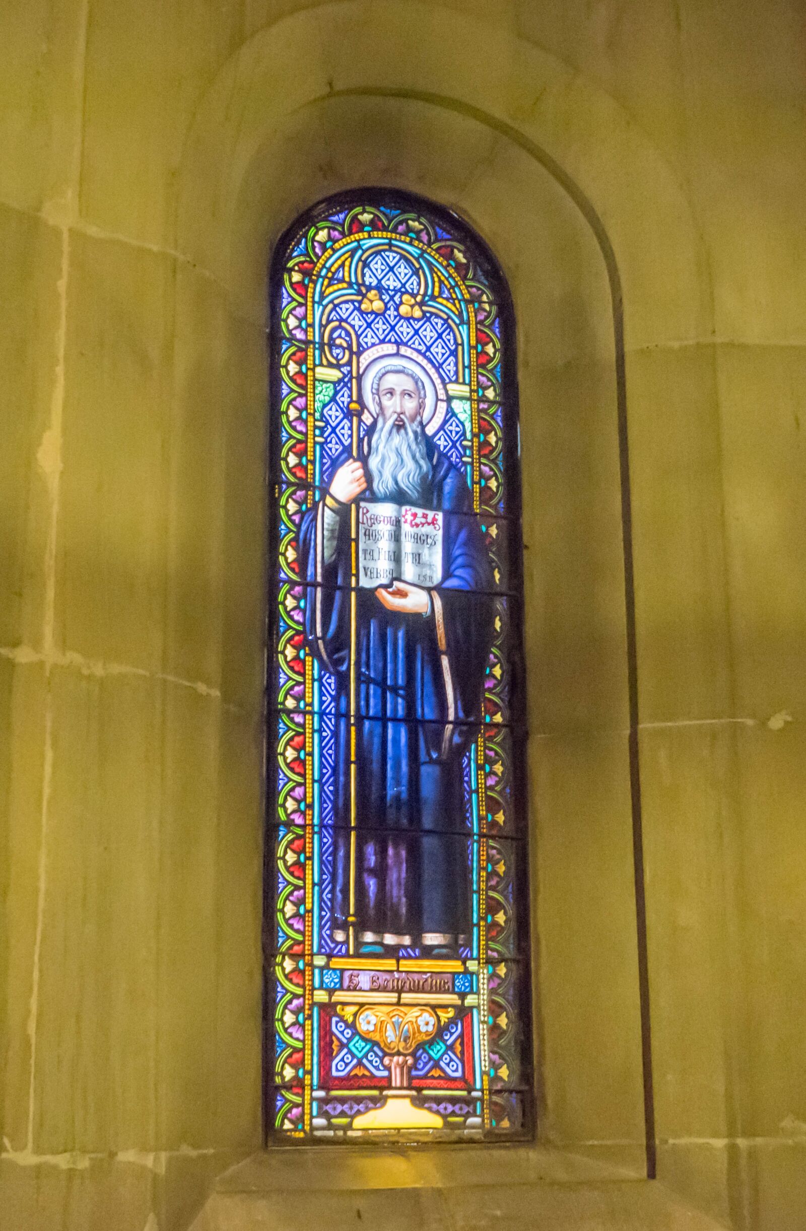 Sony a7R + Sony FE 28-70mm F3.5-5.6 OSS sample photo. Montserrat, monastery, stained glass photography
