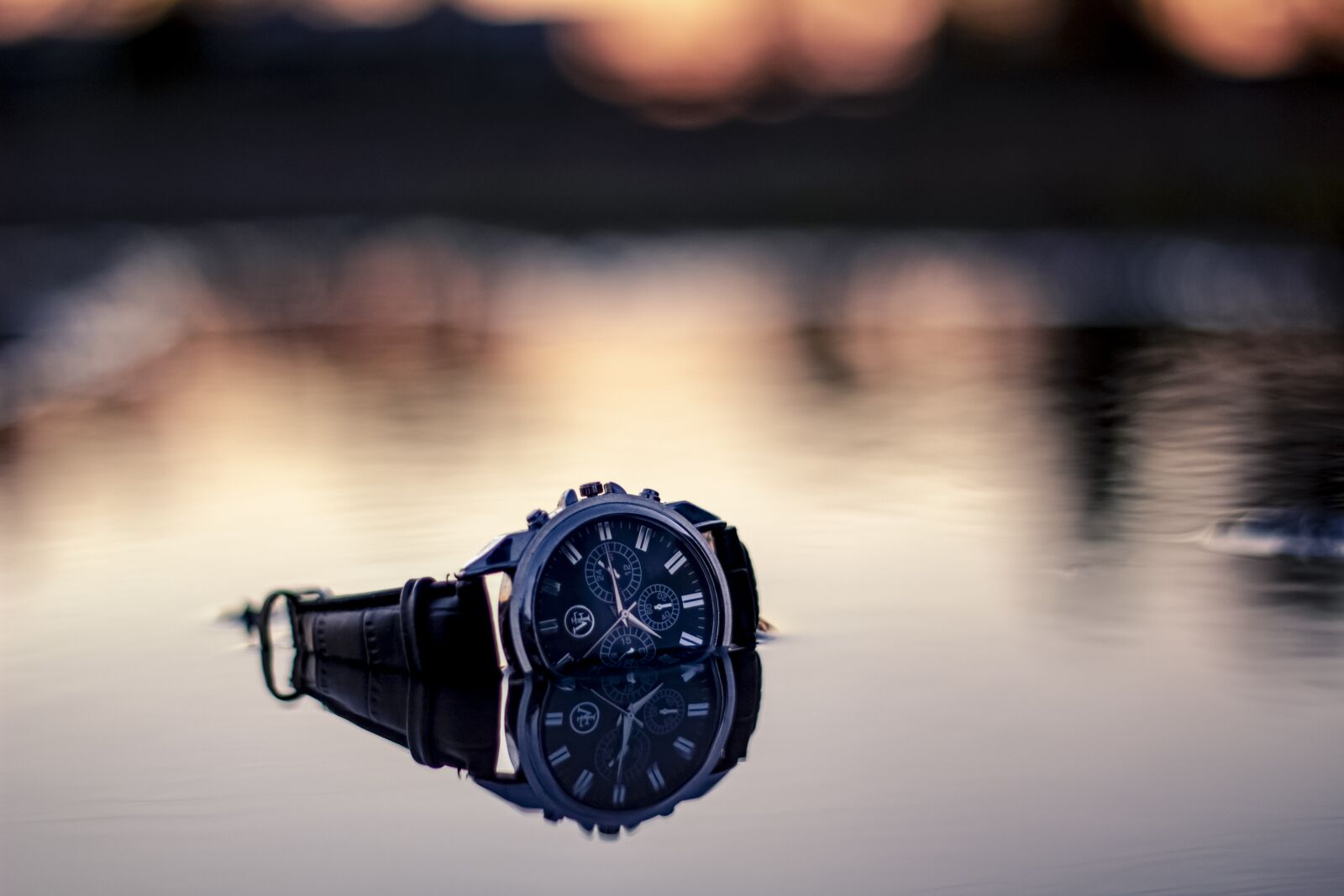 Canon EOS 550D (EOS Rebel T2i / EOS Kiss X4) sample photo. Clock, time, reflection photography