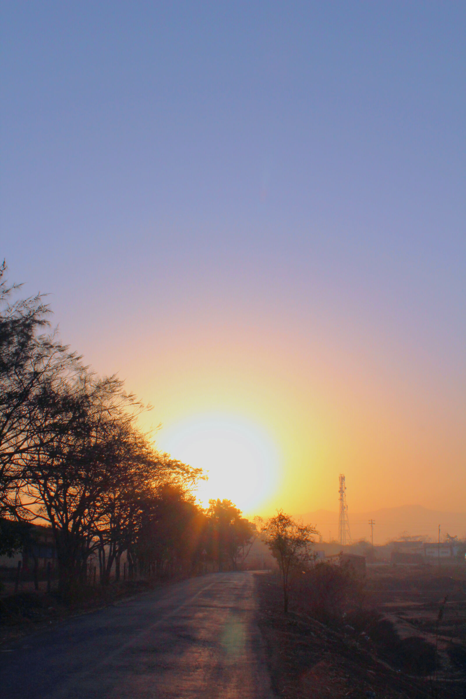 Canon EOS 1200D (EOS Rebel T5 / EOS Kiss X70 / EOS Hi) sample photo. Nature, street, sunrise photography
