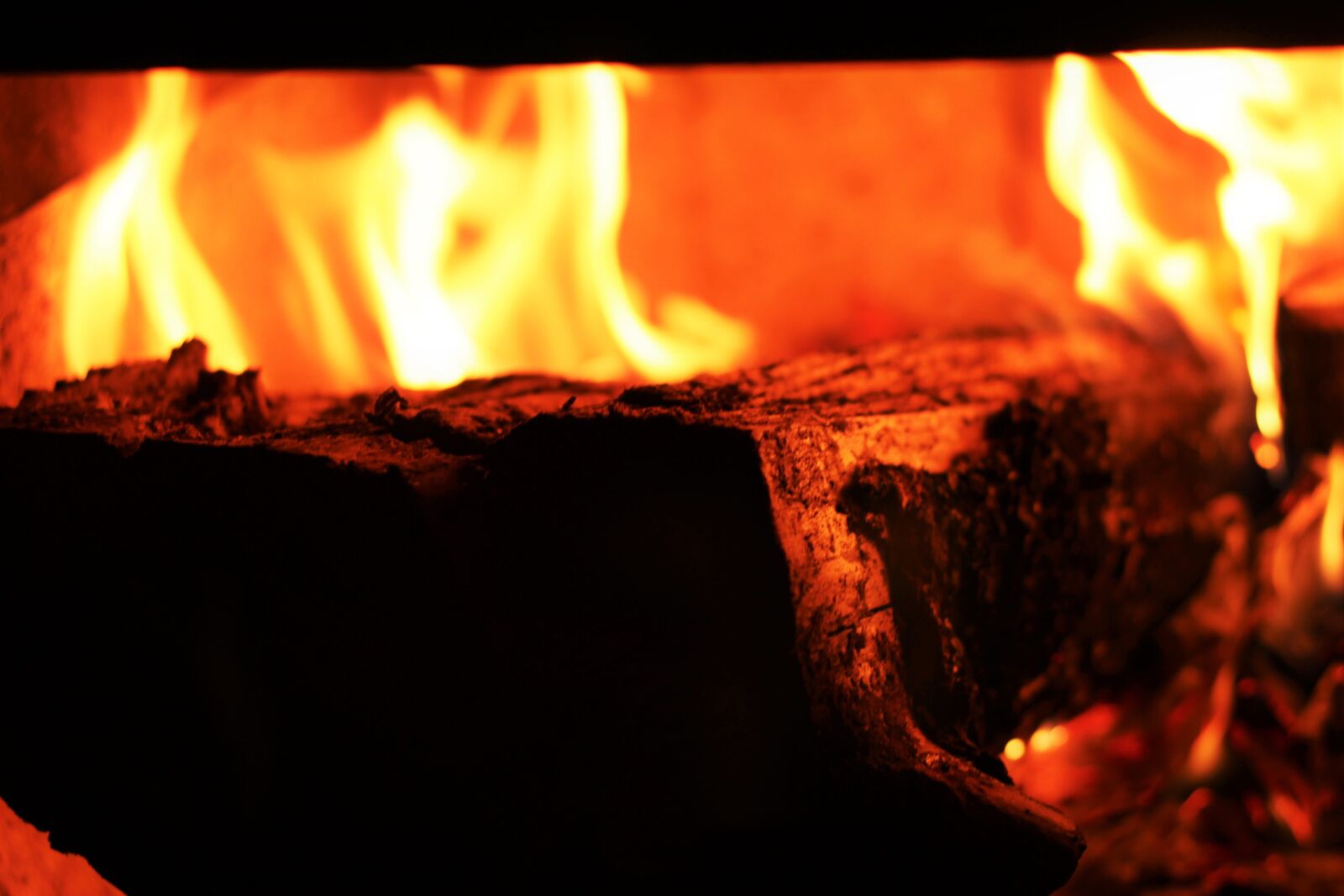Canon EOS 1200D (EOS Rebel T5 / EOS Kiss X70 / EOS Hi) sample photo. Firewood, fire, fireplace photography