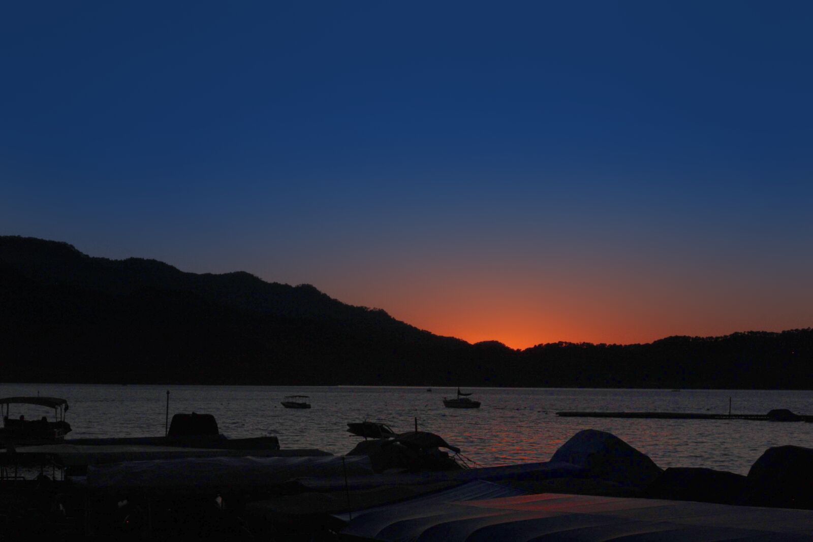 Canon EOS 450D (EOS Rebel XSi / EOS Kiss X2) sample photo. Sunset, backlight, lake photography