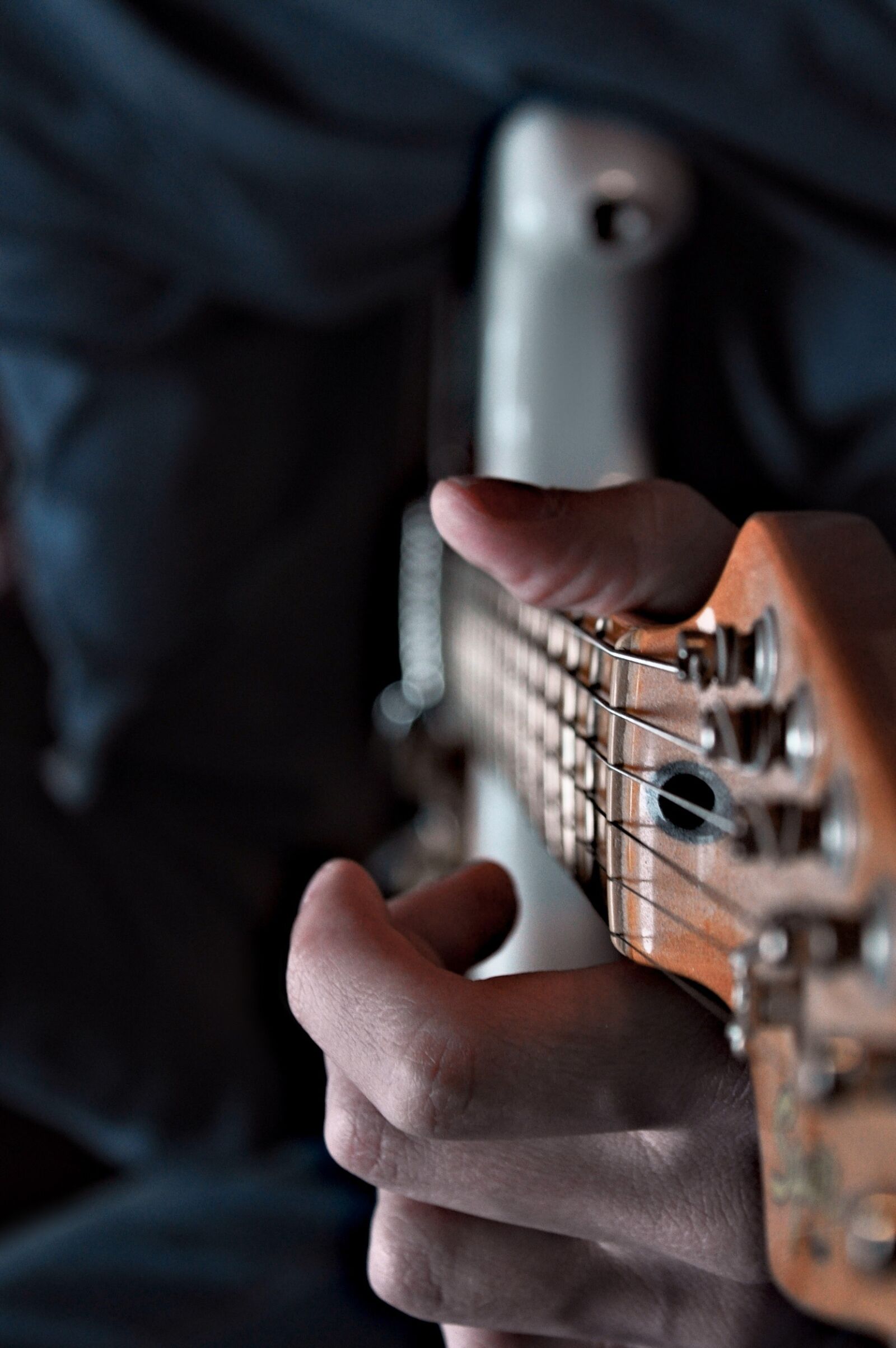 Nikon D5000 sample photo. Guitar, music, playing the photography