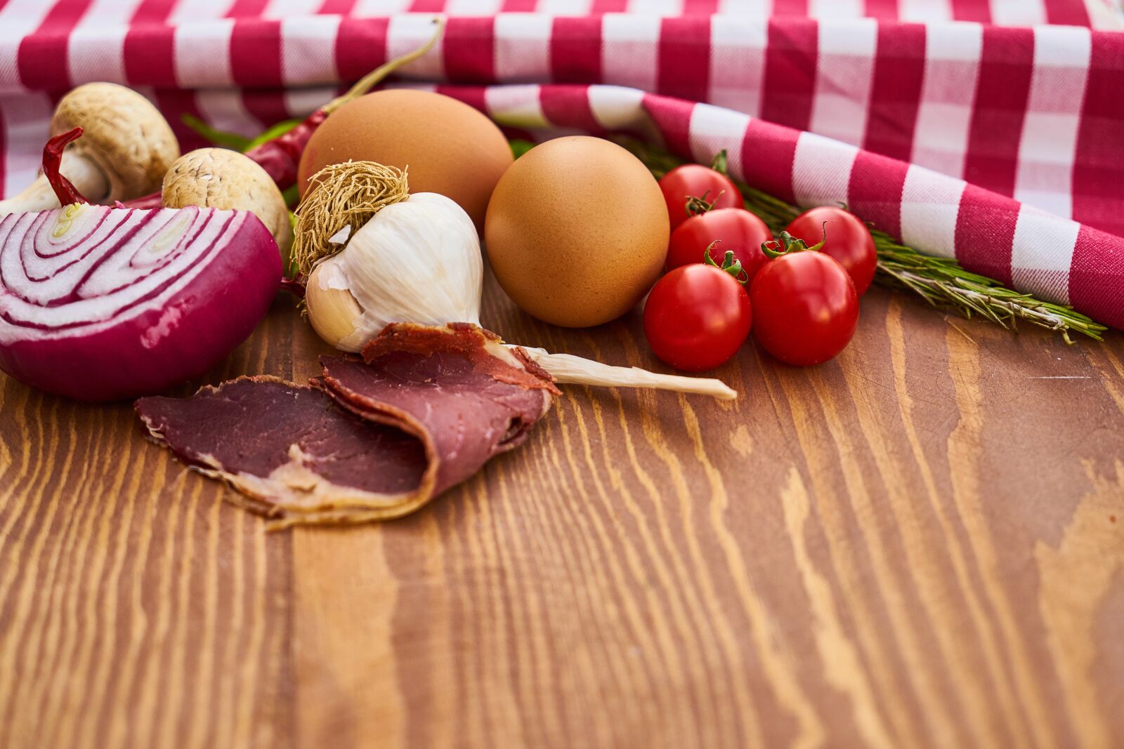 Sony a7R II sample photo. Onion, bacon, meat photography