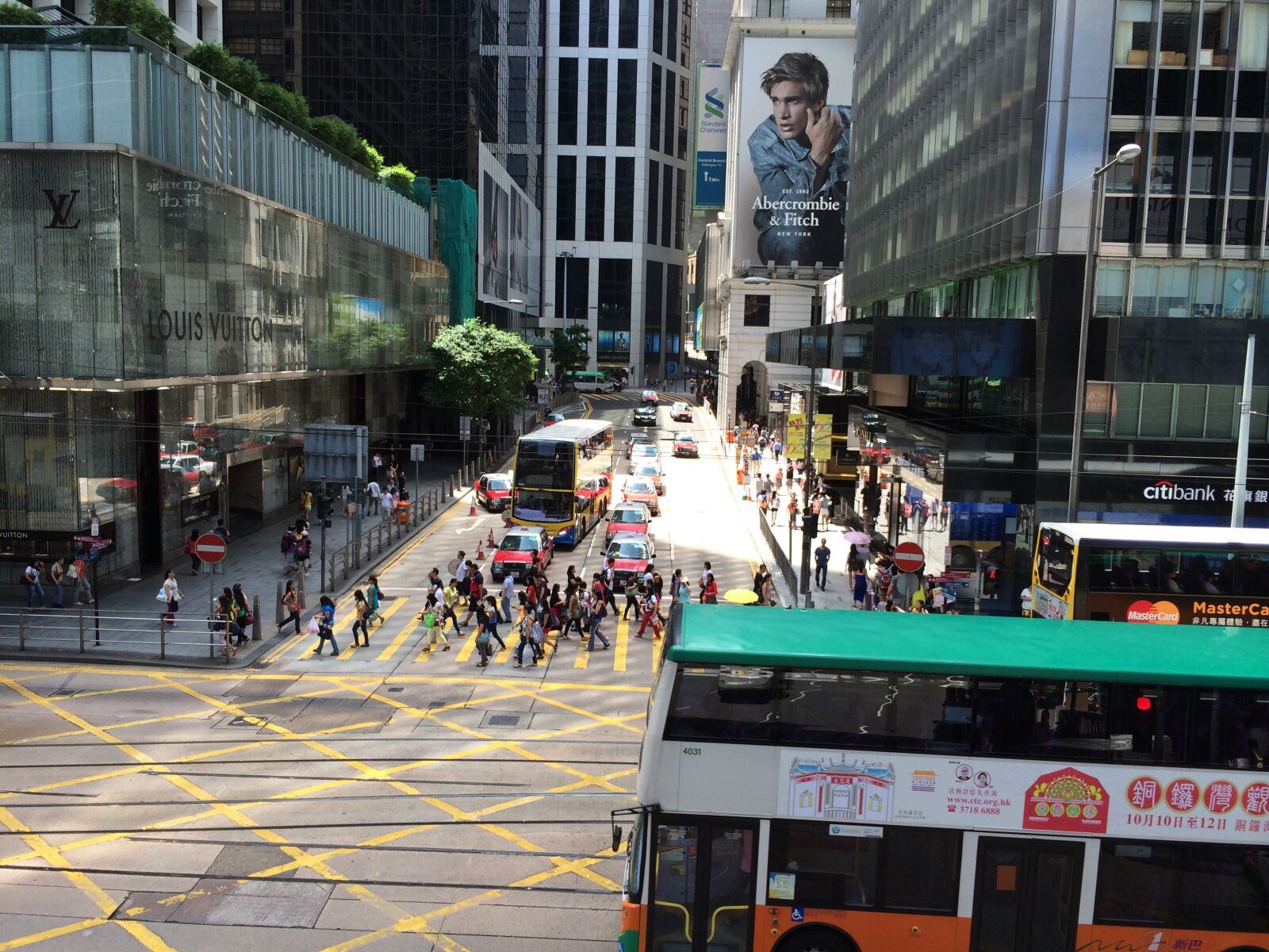 iPhone 5s back camera 4.12mm f/2.2 sample photo. Hong kong, street, bus photography