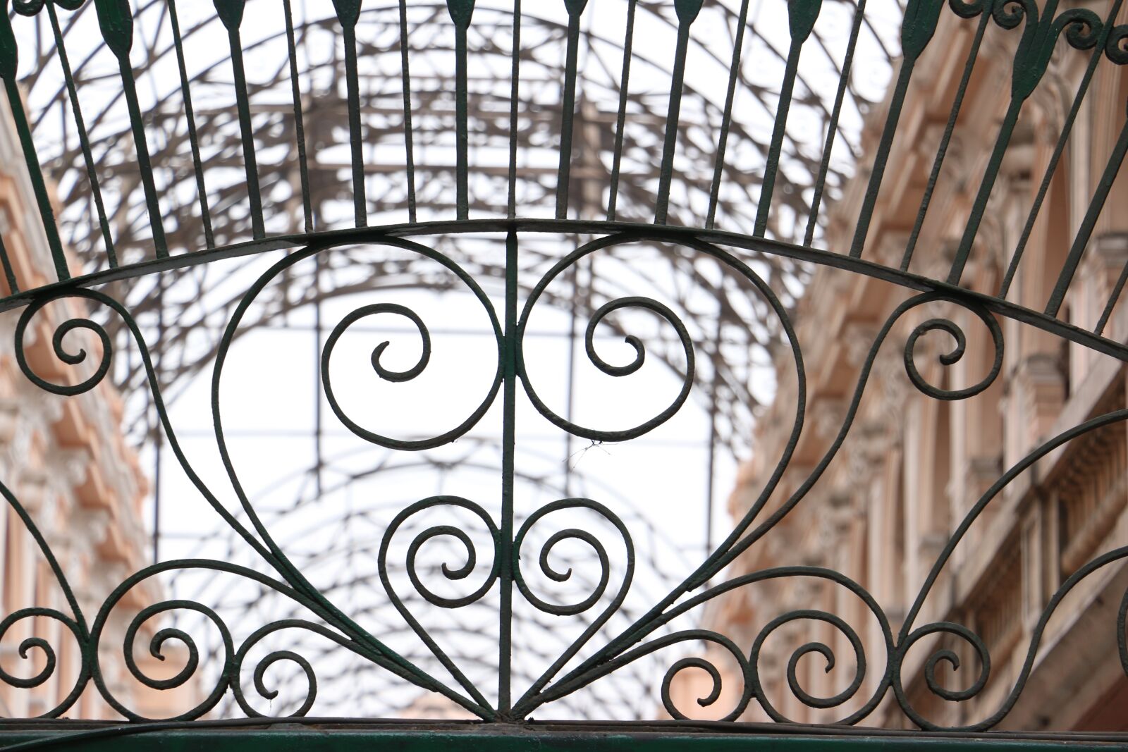 Canon EOS 70D sample photo. City, lime, bars photography