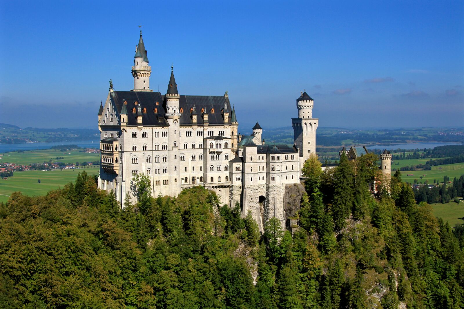 Canon EOS 7D + Canon EF 24-105mm F4L IS USM sample photo. Architecture, neuschwanstein castle, building photography