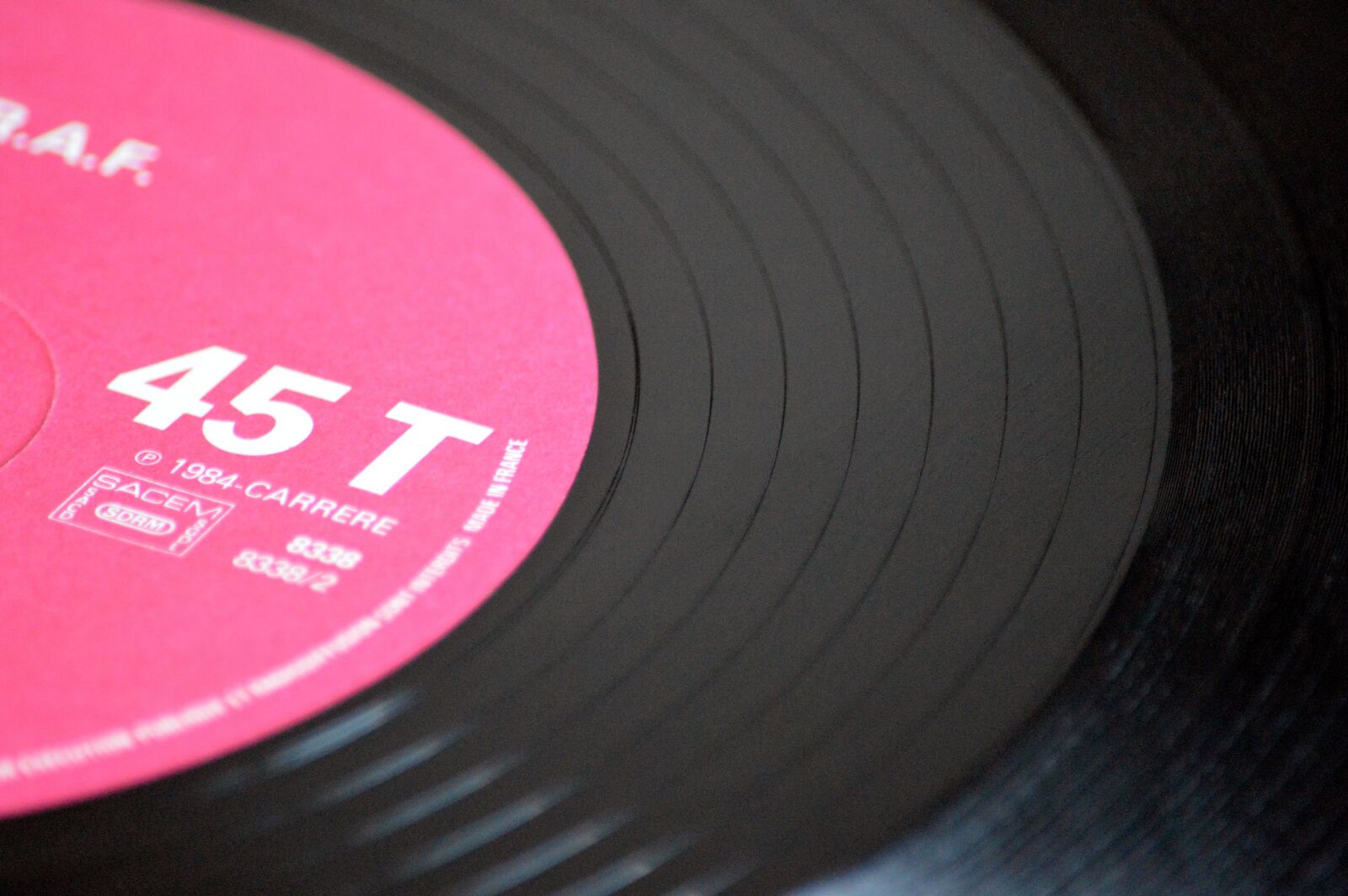 Nikon D3200 sample photo. Vinyl, record, 45t photography