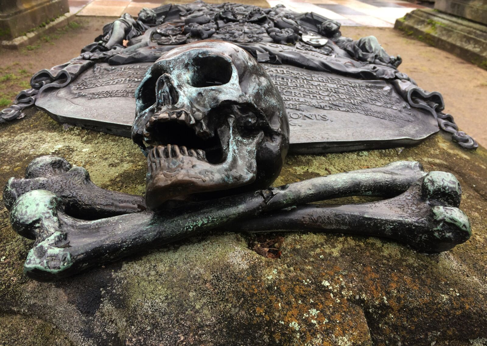 iPhone 5s back camera 4.15mm f/2.2 sample photo. Skeleton, skull, scary photography