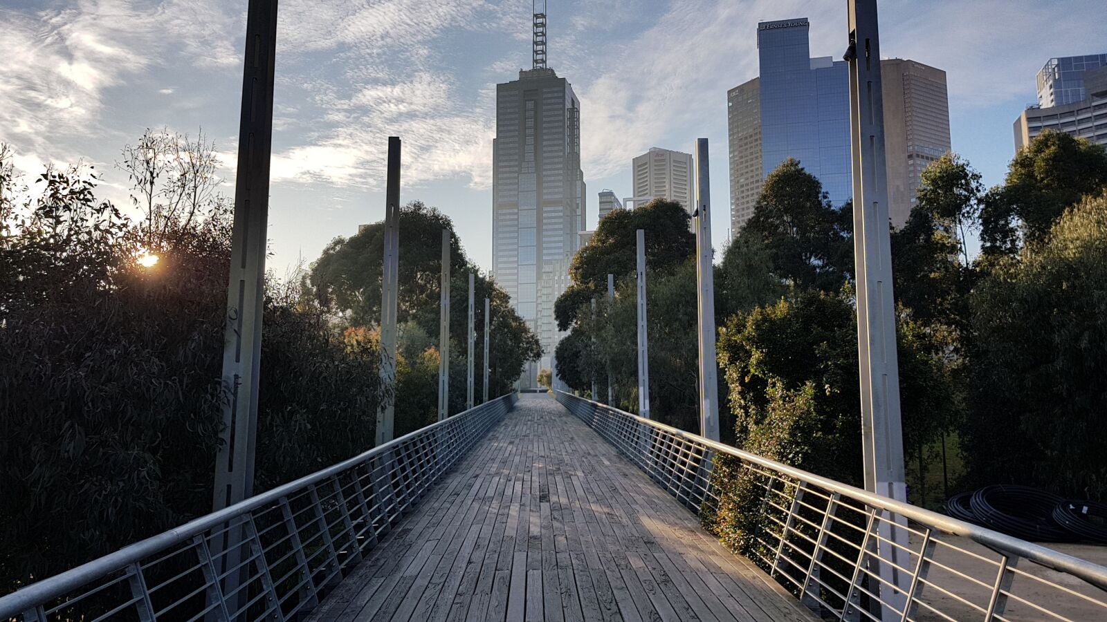 Samsung Galaxy S8 sample photo. Architecture, city, sky photography