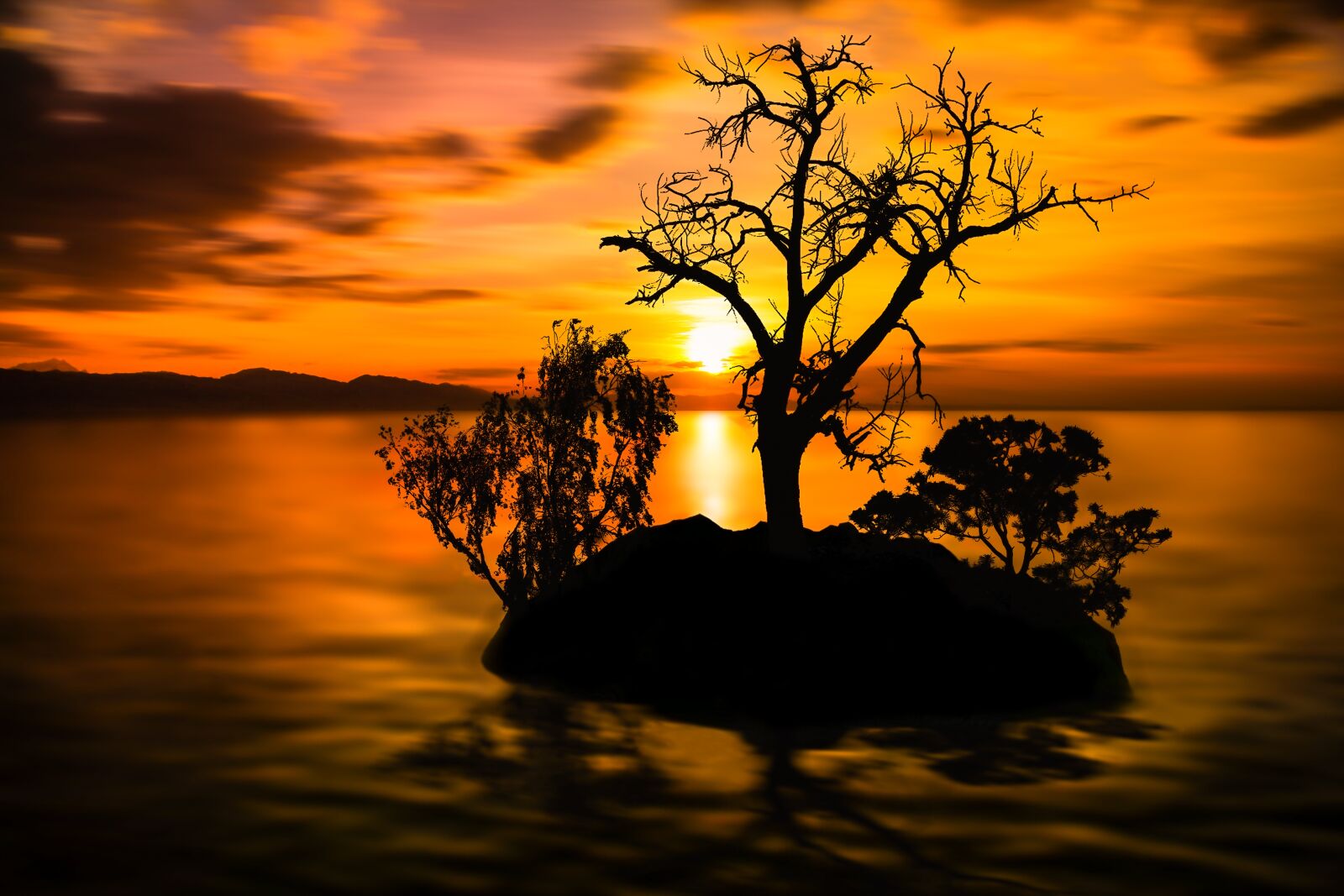Canon EOS 750D (EOS Rebel T6i / EOS Kiss X8i) sample photo. Sunset, dawn, waters photography