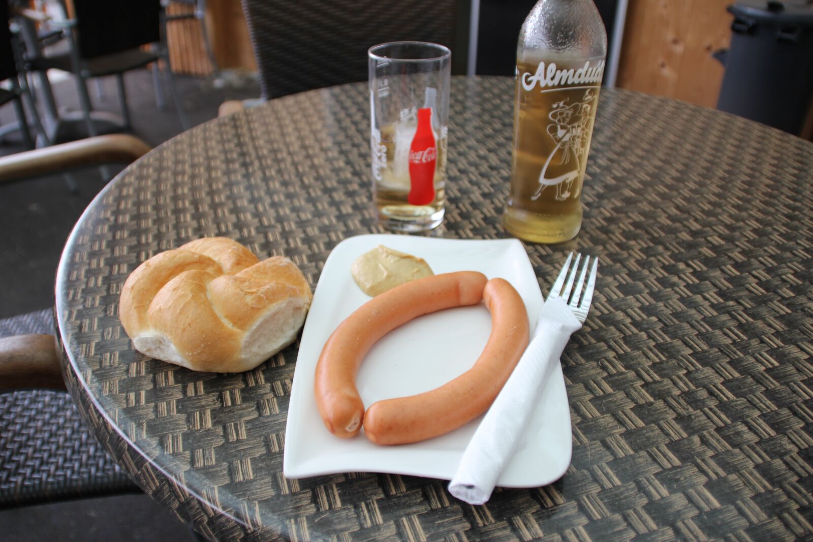 Canon EOS 550D (EOS Rebel T2i / EOS Kiss X4) sample photo. Tyrolean specialty, sausage, kaisersemmel photography