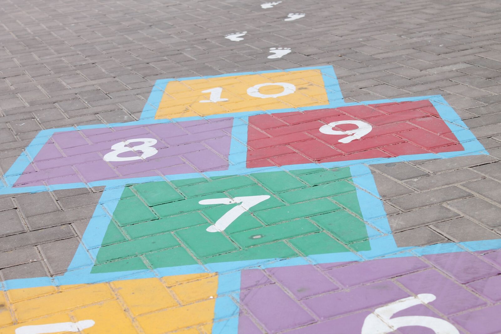 Canon EOS 1100D (EOS Rebel T3 / EOS Kiss X50) sample photo. Hopscotch, steps, numbers photography