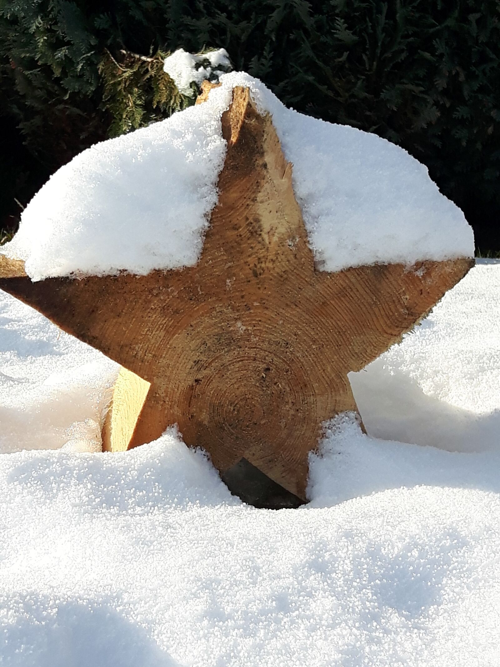 Samsung Galaxy S5 Neo sample photo. Snow, star, winter photography