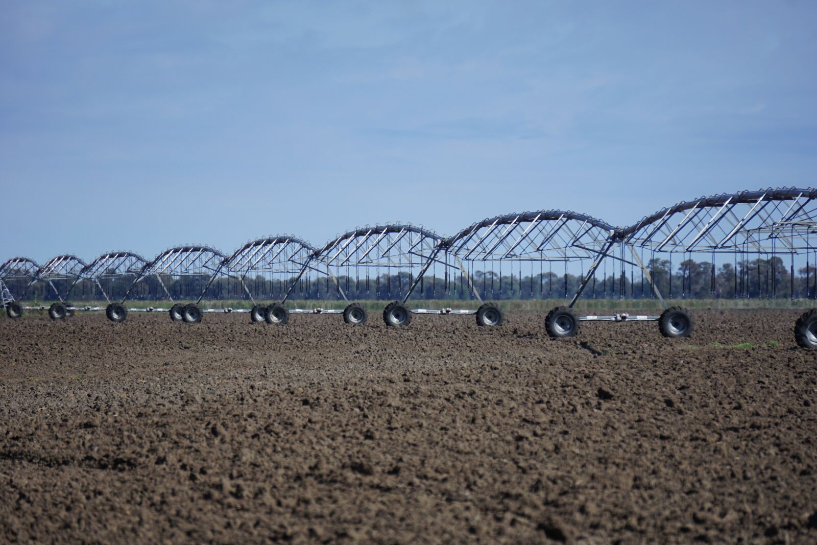 Sony E 55-210mm F4.5-6.3 OSS sample photo. Irrigator, travelling, automotive photography