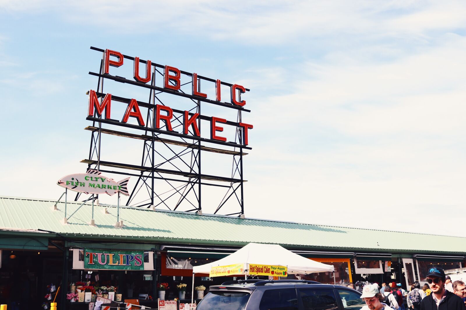 Canon EOS 750D (EOS Rebel T6i / EOS Kiss X8i) + Canon EF-S 24mm F2.8 STM sample photo. Seattle, public market, washington photography