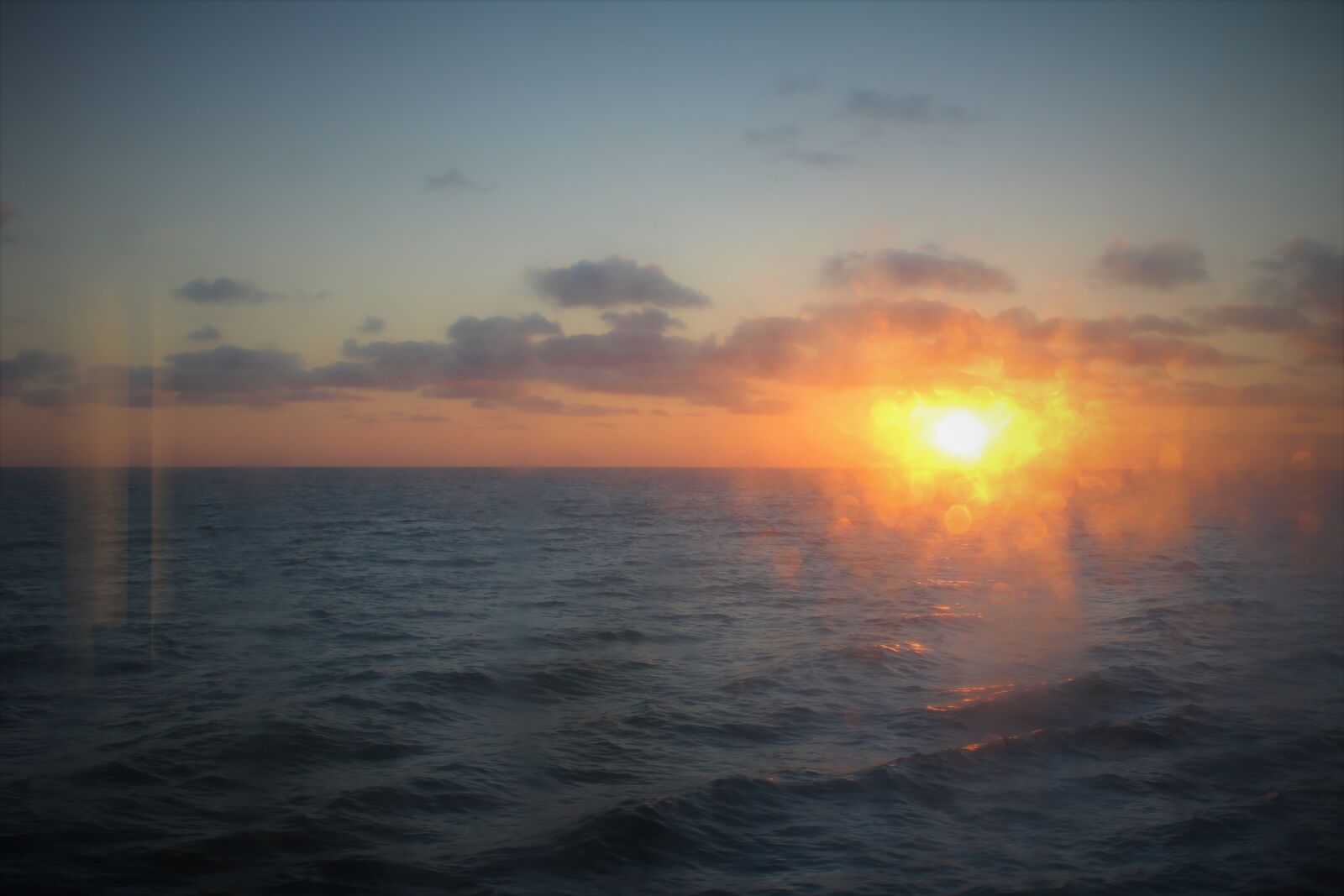 Canon EOS 600D (Rebel EOS T3i / EOS Kiss X5) + Canon EF-S 18-55mm F3.5-5.6 IS II sample photo. Sunrise, sea, ocean photography