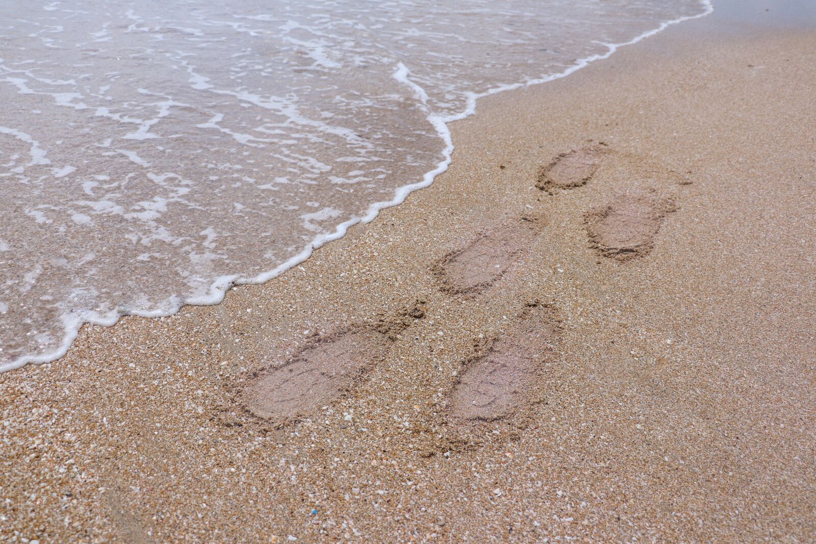 Canon EF-S 18-135mm F3.5-5.6 IS USM sample photo. Sea, steps, sand photography