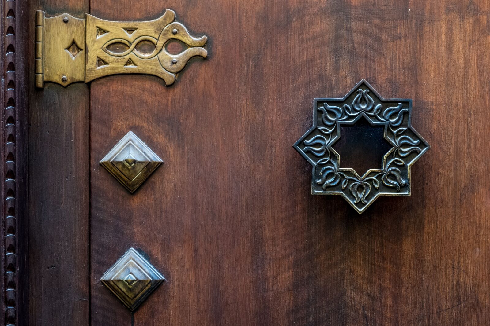 Fujifilm XF 18-55mm F2.8-4 R LM OIS sample photo. Door, original, by hand photography