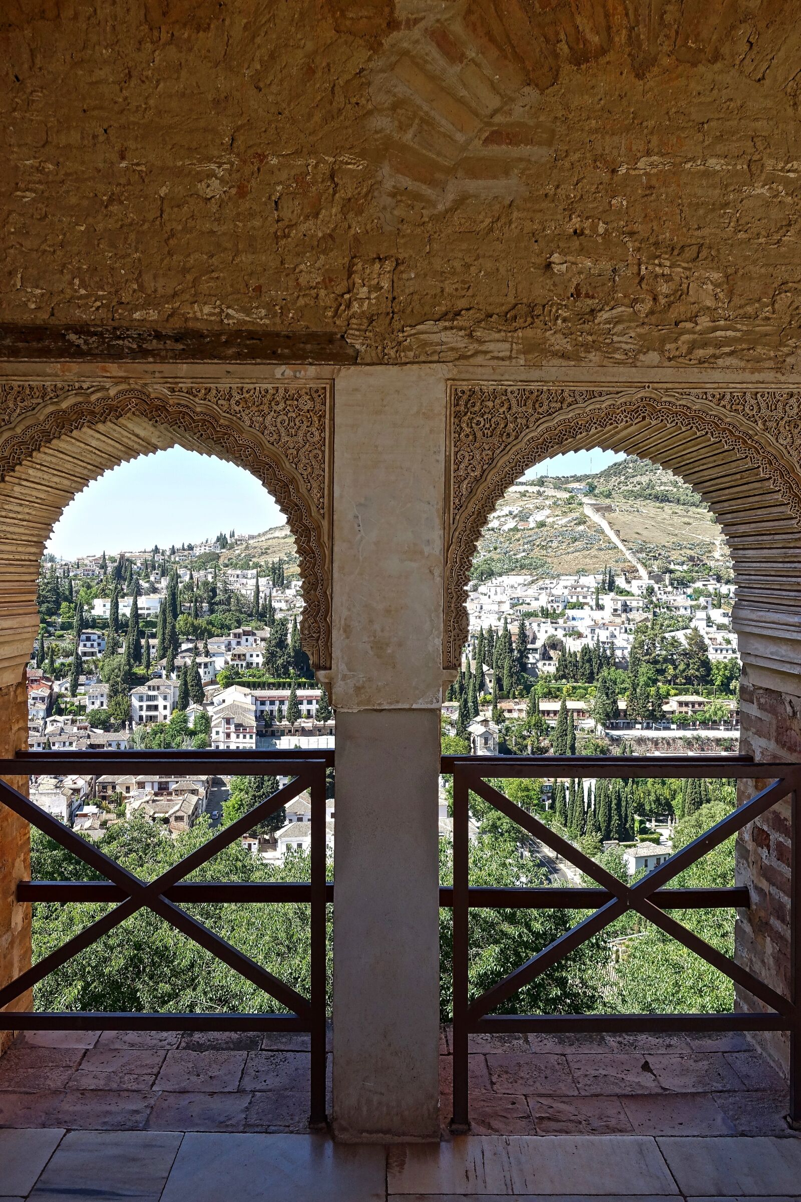 Sony Cyber-shot DSC-RX100 III sample photo. Alhambra, windows, arches photography