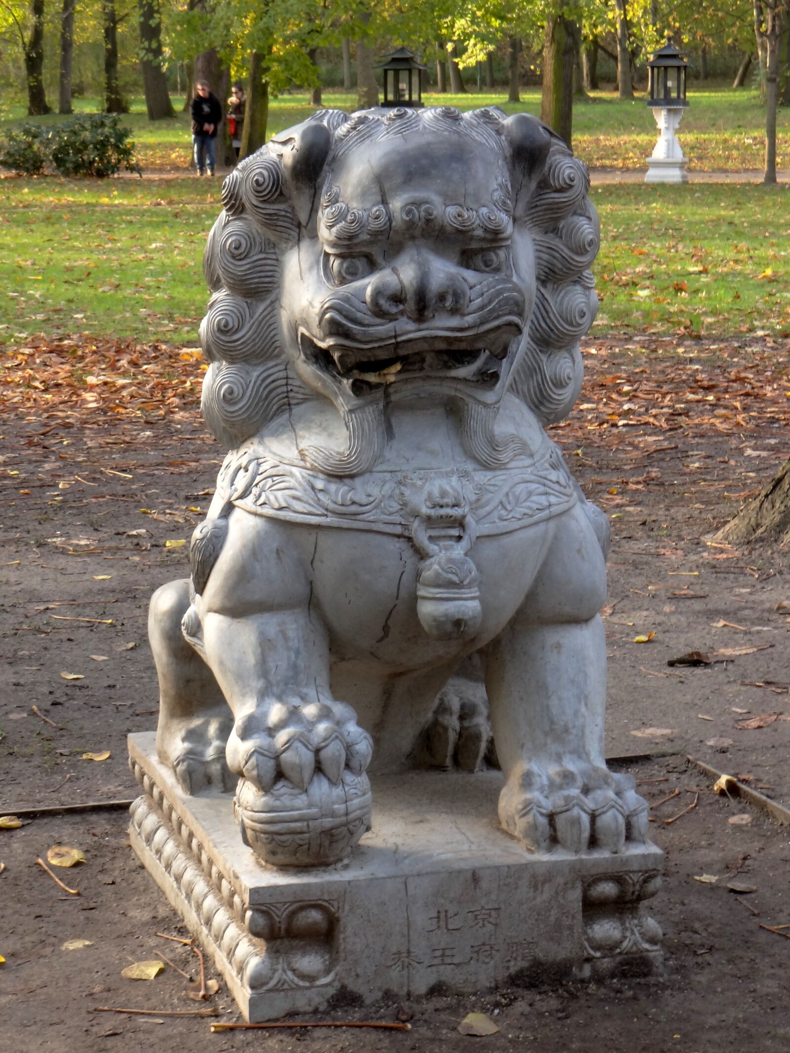 Sony DSC-HX200V sample photo. Chinese lion, sculpture, garden photography