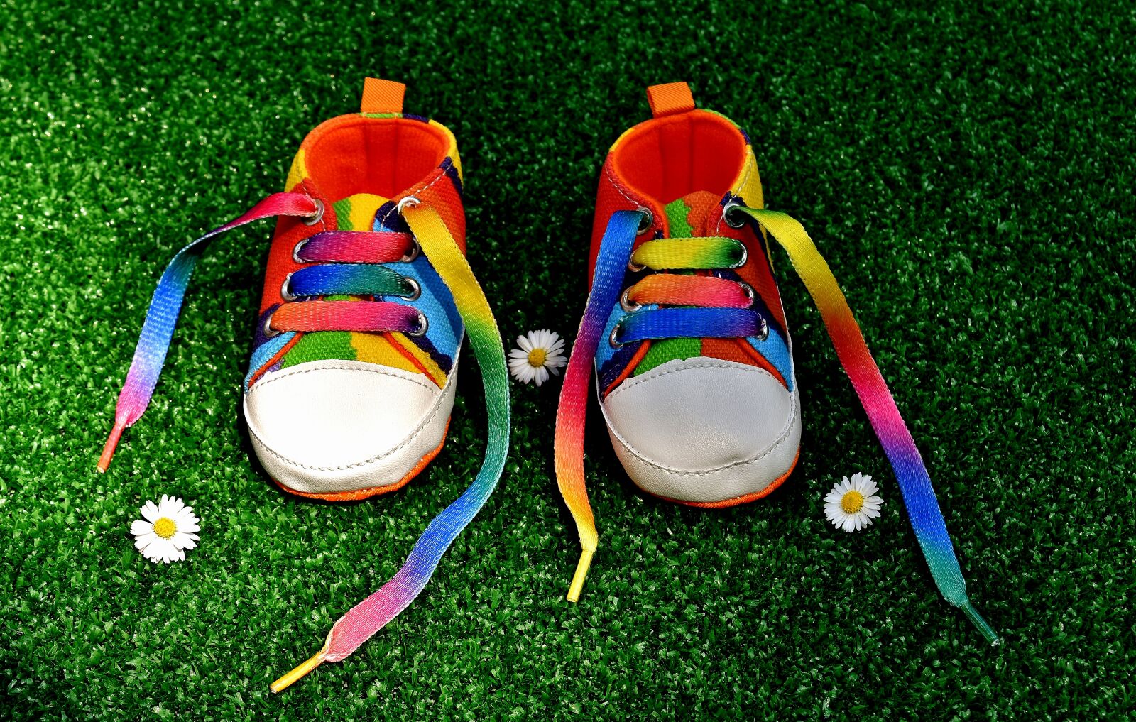 Nikon D7200 sample photo. Rainbow colors, shoes, baby photography