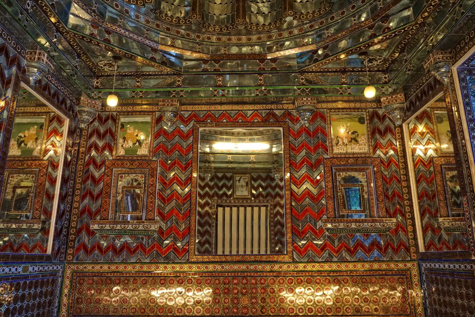 Sony a6000 + Sony E 18-55mm F3.5-5.6 OSS sample photo. Udaipur, city palace, india photography
