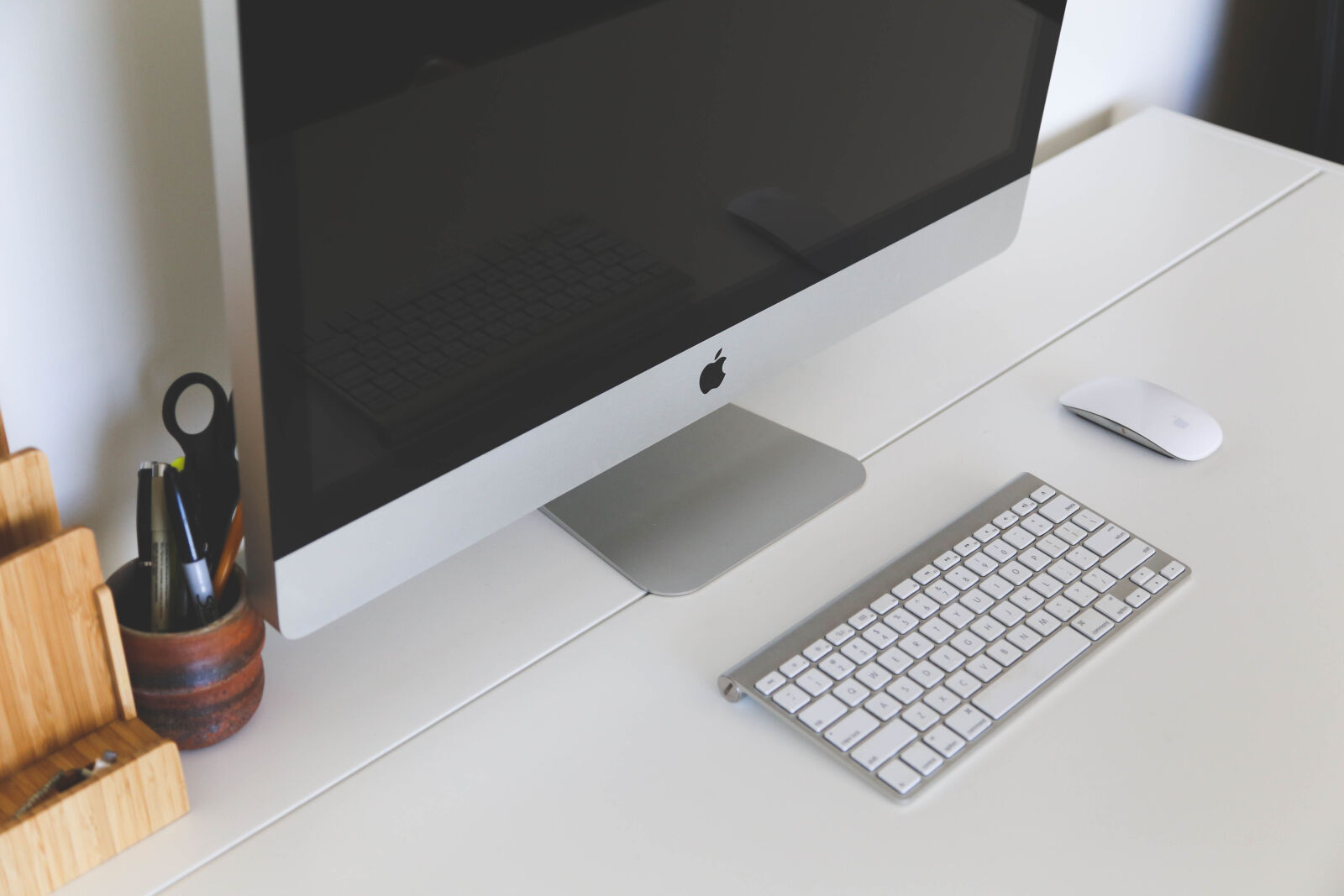 Canon EF 24-105mm F4L IS USM sample photo. Desk, office, computer, imac photography
