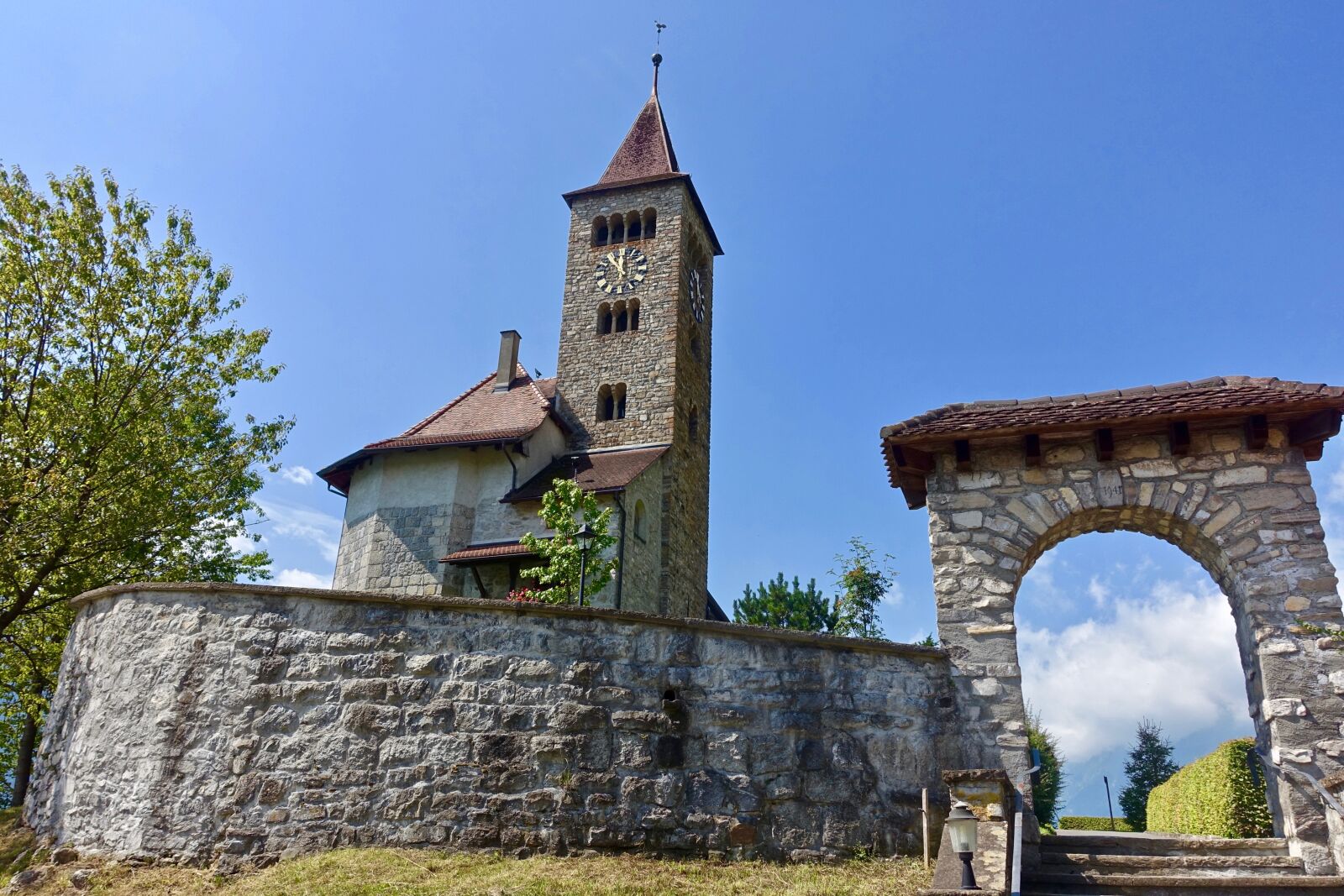 Sony Cyber-shot DSC-RX100 III sample photo. Church, arch, stone photography