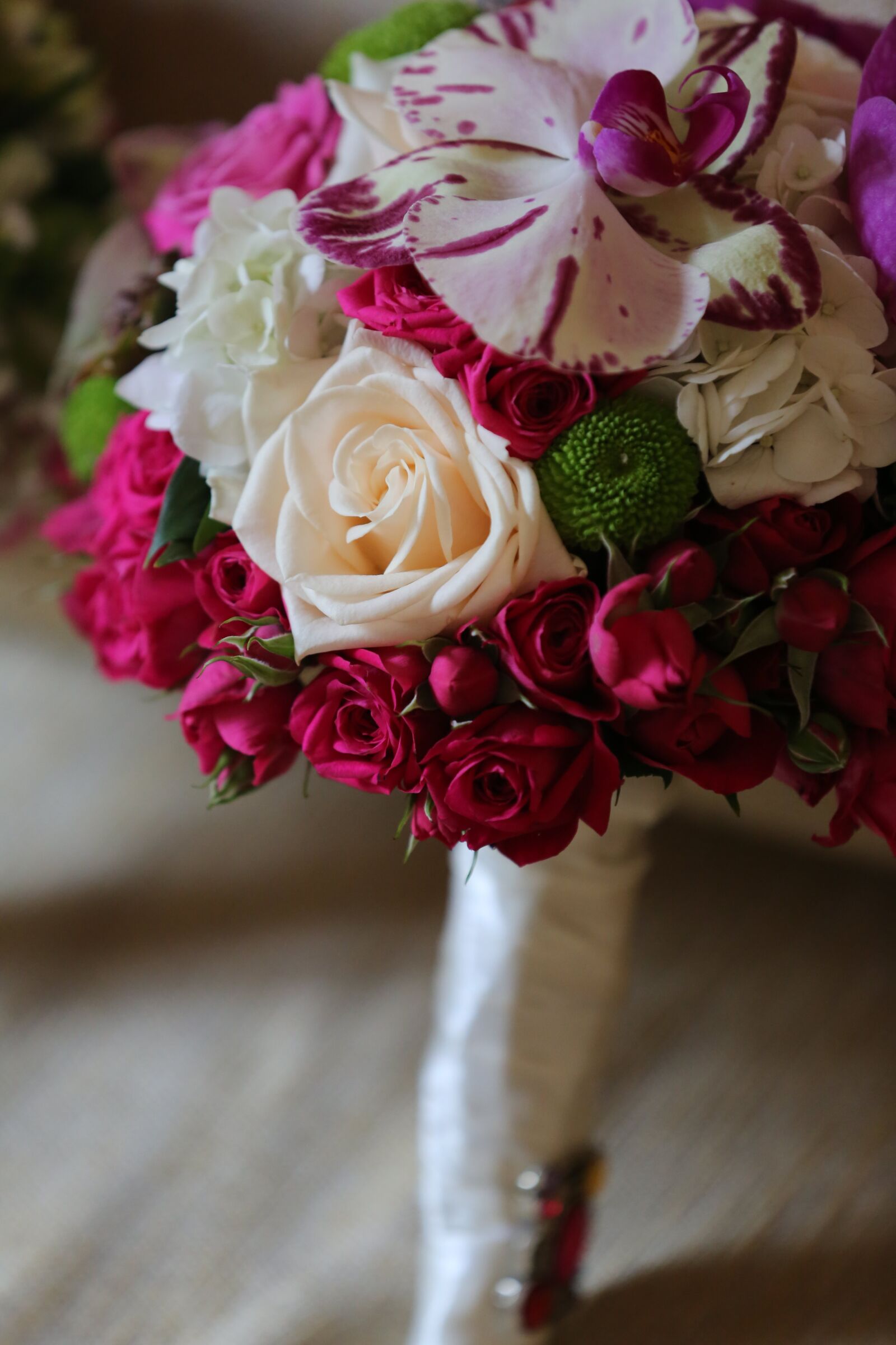 Canon EOS 5D Mark III sample photo. Roses, orchid, pinkish, wedding photography