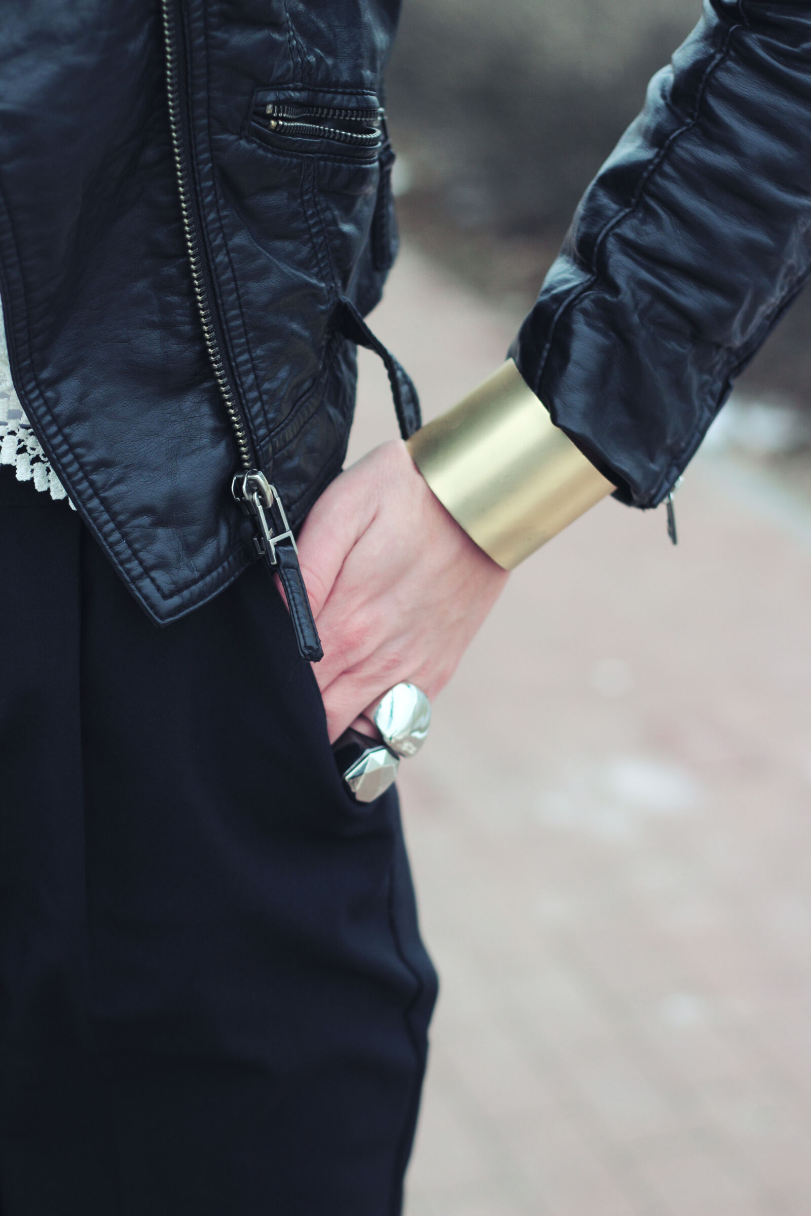 Canon EOS 600D (Rebel EOS T3i / EOS Kiss X5) sample photo. Wide, bangle, bracelet photography