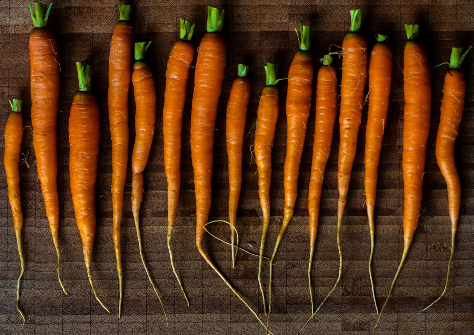 Canon EOS 77D (EOS 9000D / EOS 770D) + Canon EF 50mm F1.8 STM sample photo. Carrots, spring, cooking photography