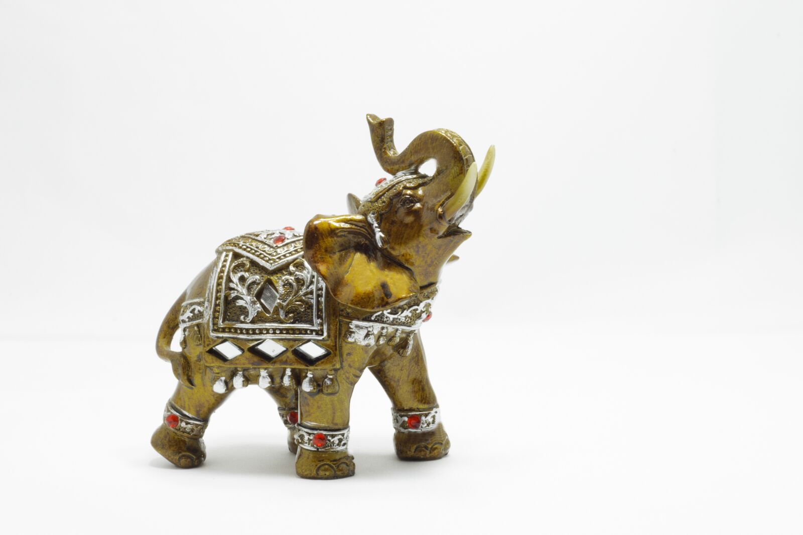Canon EOS 1100D (EOS Rebel T3 / EOS Kiss X50) + Canon EF 50mm F1.8 II sample photo. Elephant, toy, elephant statue photography