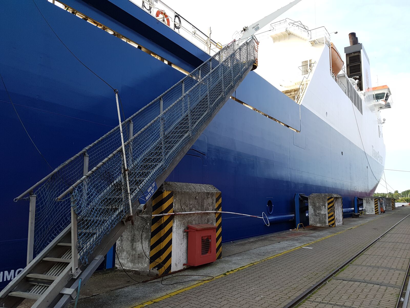Samsung Galaxy S7 Edge sample photo. Frachtschiff, port, container ship photography