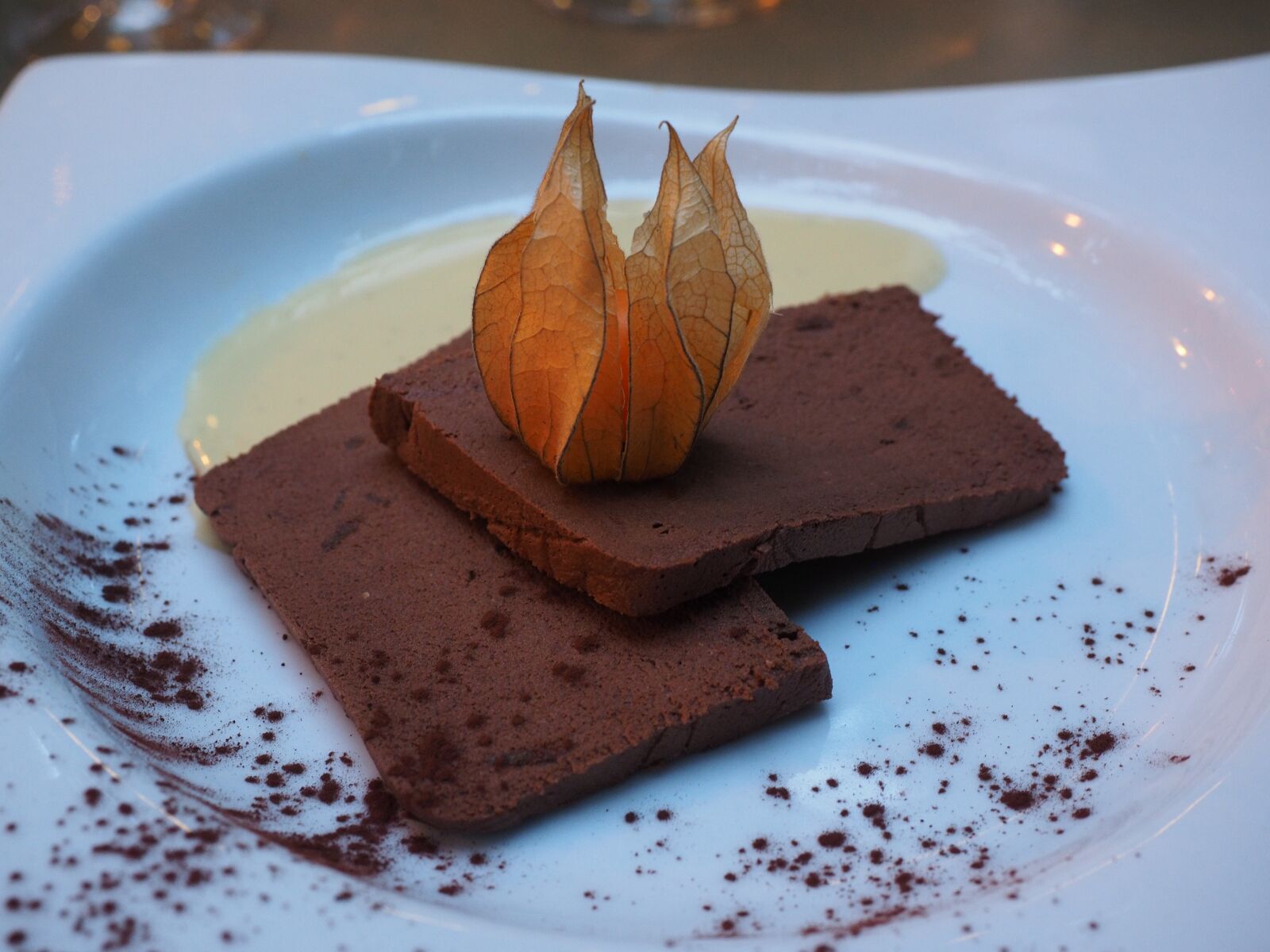 Olympus OM-D E-M1 + Olympus M.Zuiko Digital ED 12-40mm F2.8 Pro sample photo. Parfait, chocolate parfait, dessert photography