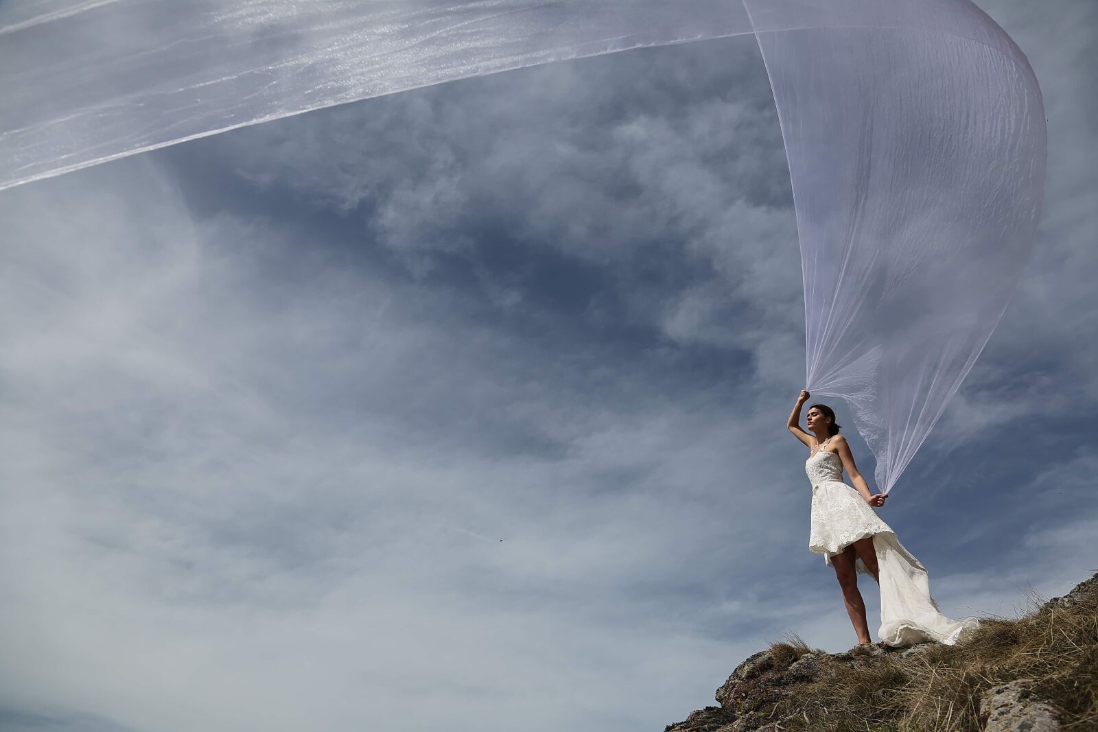 Canon EF 24-105mm F4L IS USM sample photo. Women, wedding dress, veil photography