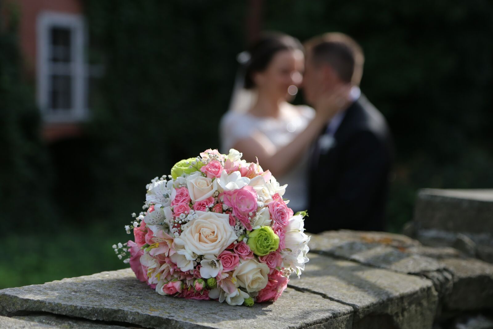 Canon EF 24-105mm F4L IS USM sample photo. Marriage, wedding bouquet, bouquet photography