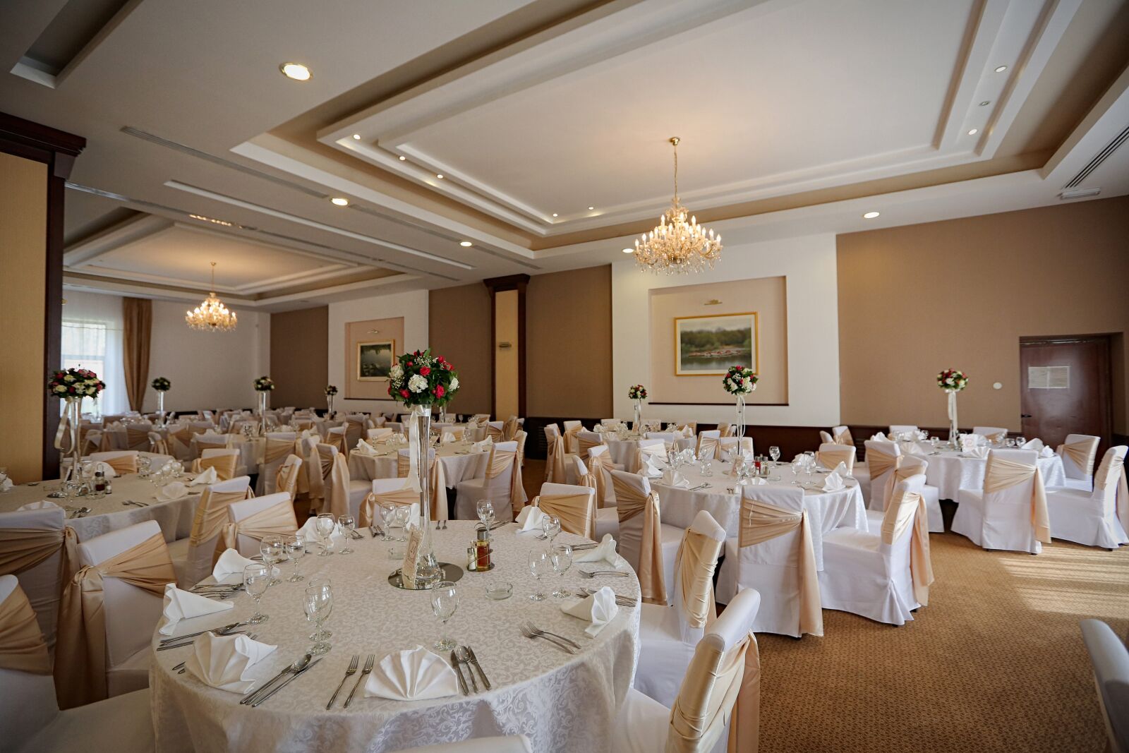 Canon EF 16-35mm F2.8L II USM sample photo. Dining area, interior decoration photography