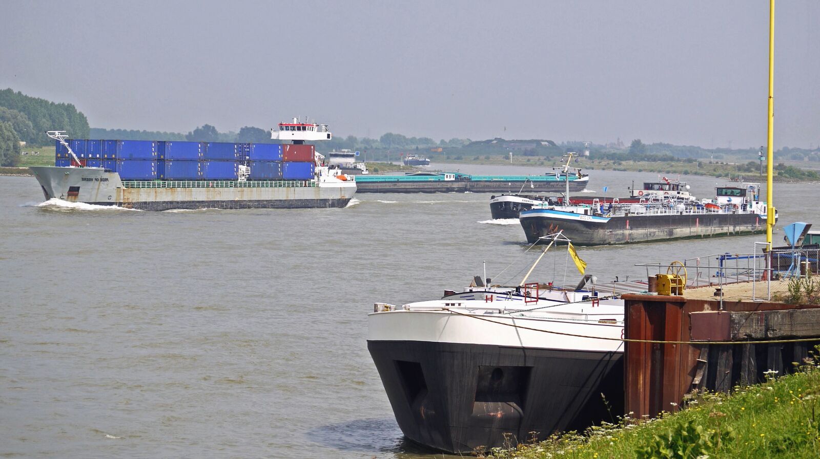 Panasonic Lumix DMC-G1 sample photo. Ship, river, transport, cargo photography