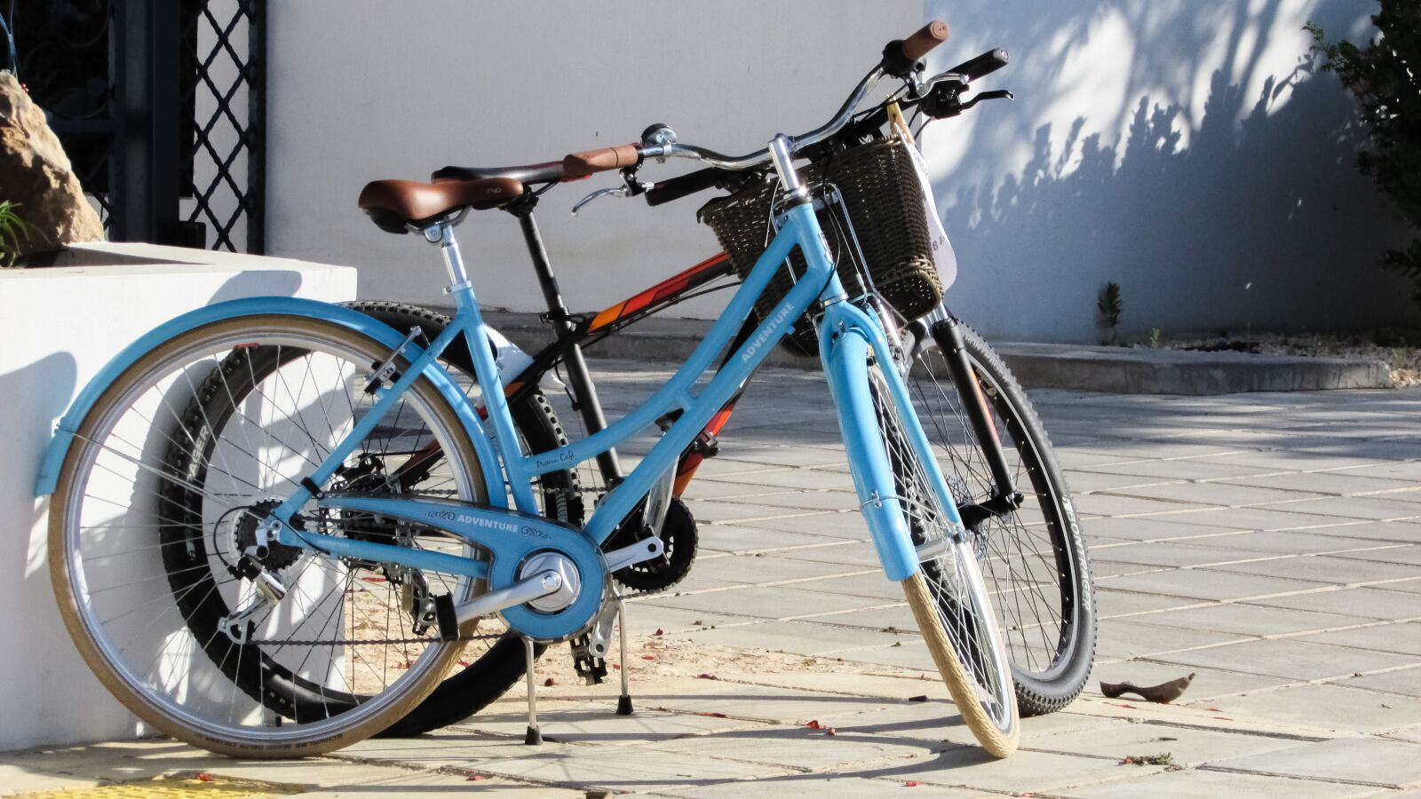 Canon PowerShot SX400 IS sample photo. Bicycle, street, summer photography