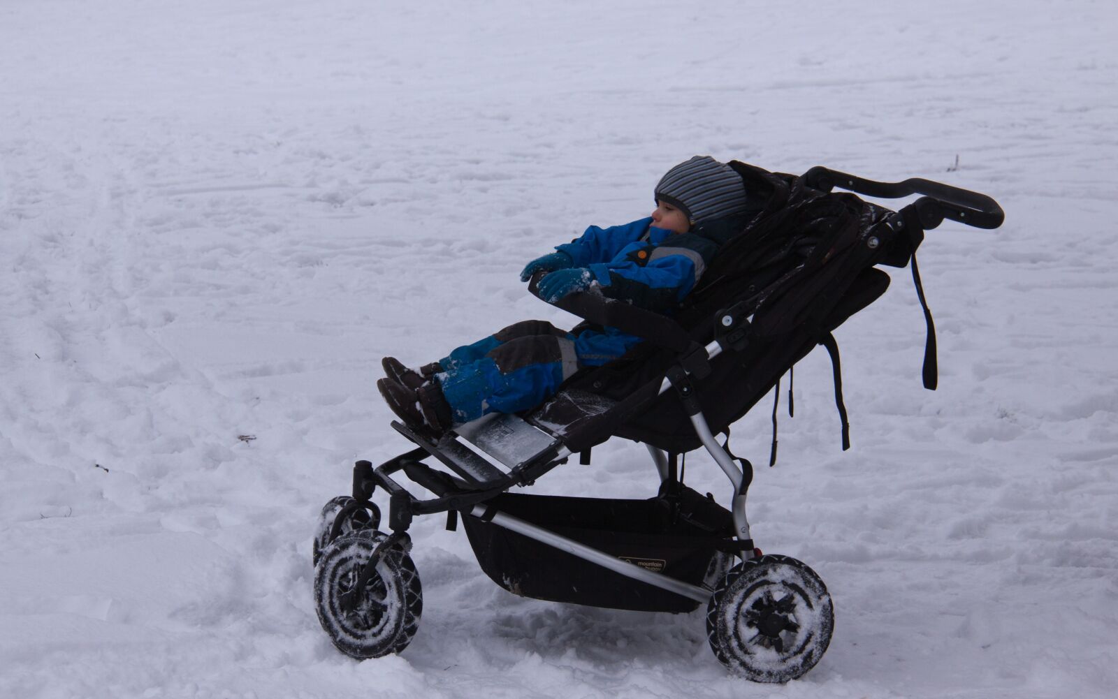 Canon EOS 50D sample photo. Stroller, child, sleeping photography