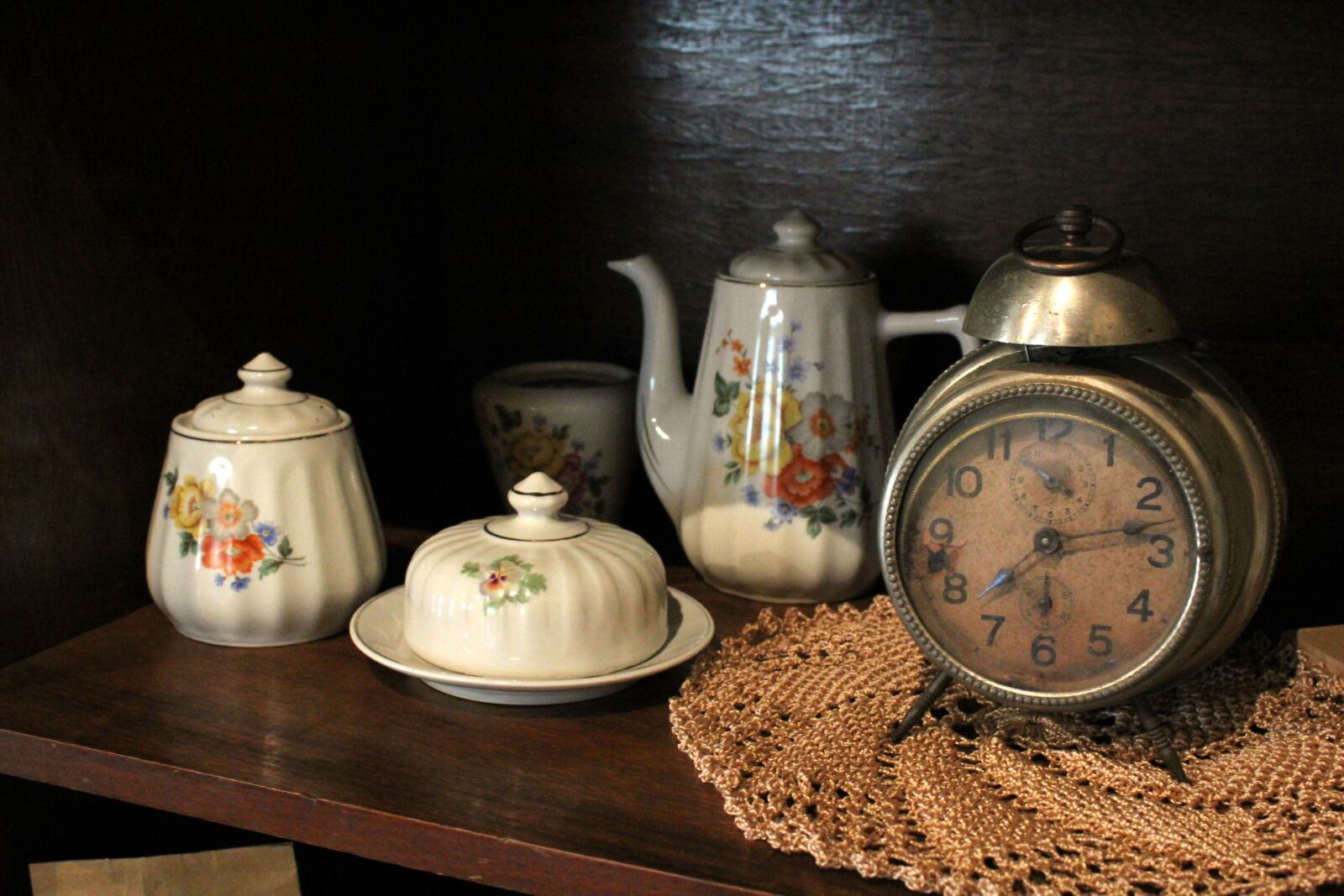 Canon EOS 1200D (EOS Rebel T5 / EOS Kiss X70 / EOS Hi) sample photo. Antique, age-old, old clock photography