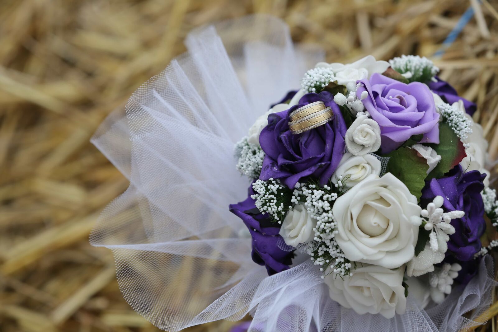 Canon EOS 5D Mark III sample photo. Bouquet, hay, romantic, straw photography