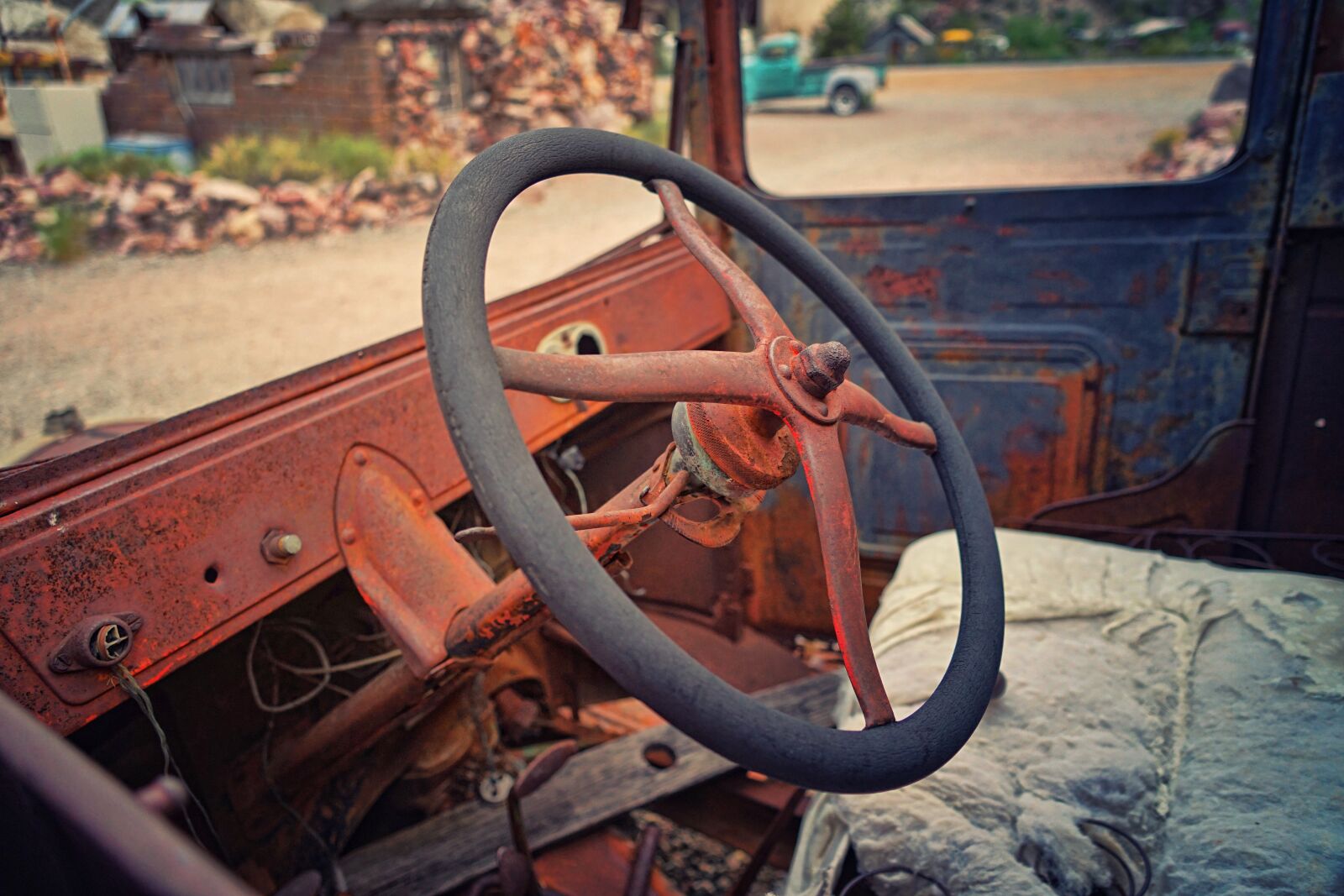 Sony a7 II + Sony FE 24-240mm F3.5-6.3 OSS sample photo. Cockpit, oldtimer, auto photography