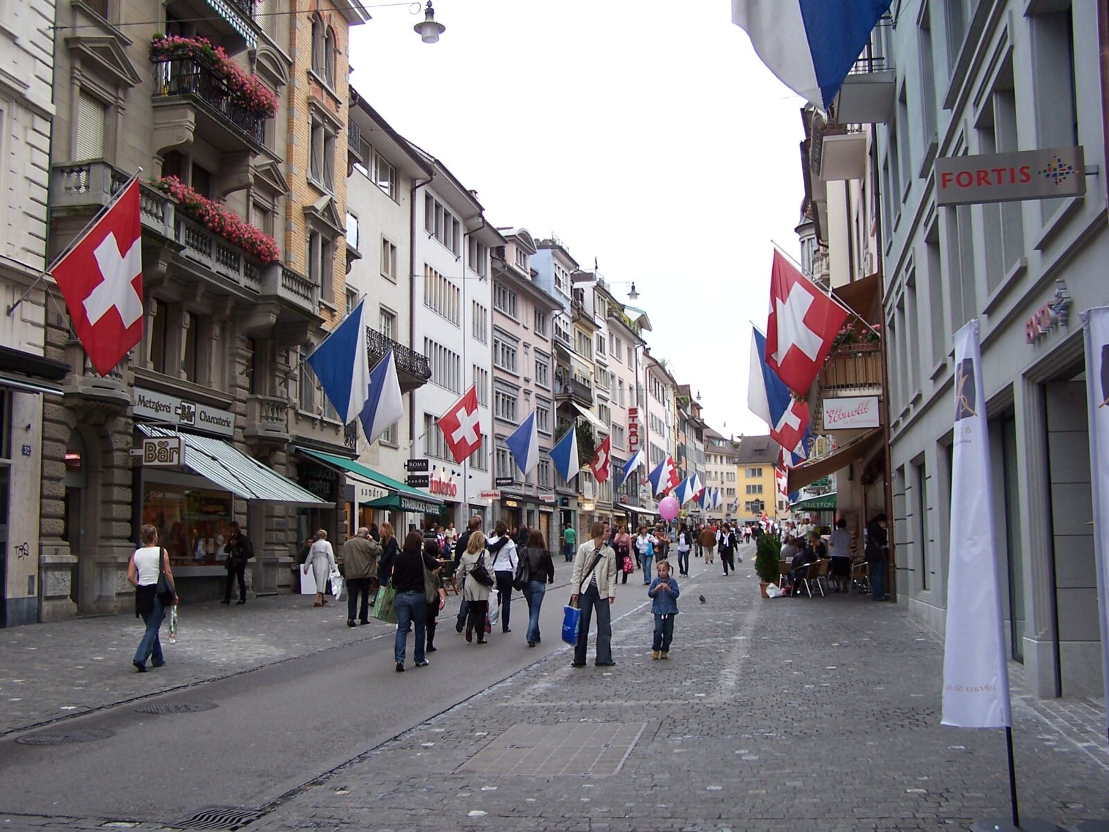 Kodak DX6490 ZOOM DIGITAL CAMERA sample photo. Street, switzerland photography