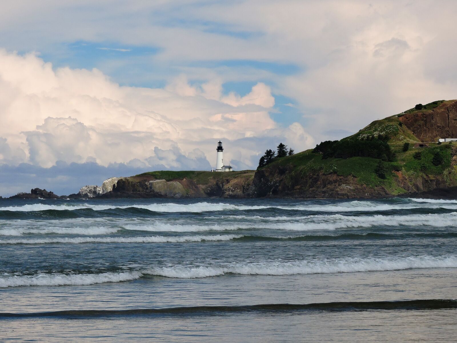 Nikon Coolpix P600 sample photo. Yaquina head, lighthouse, waves photography