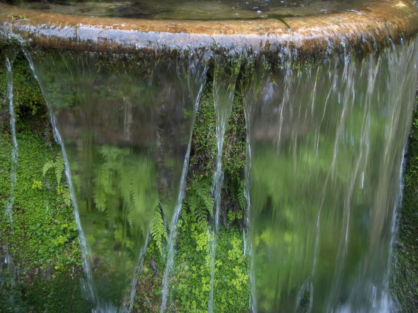 HP PHOTOSMART R707 (V01.00) sample photo. Fountain, water, flow photography