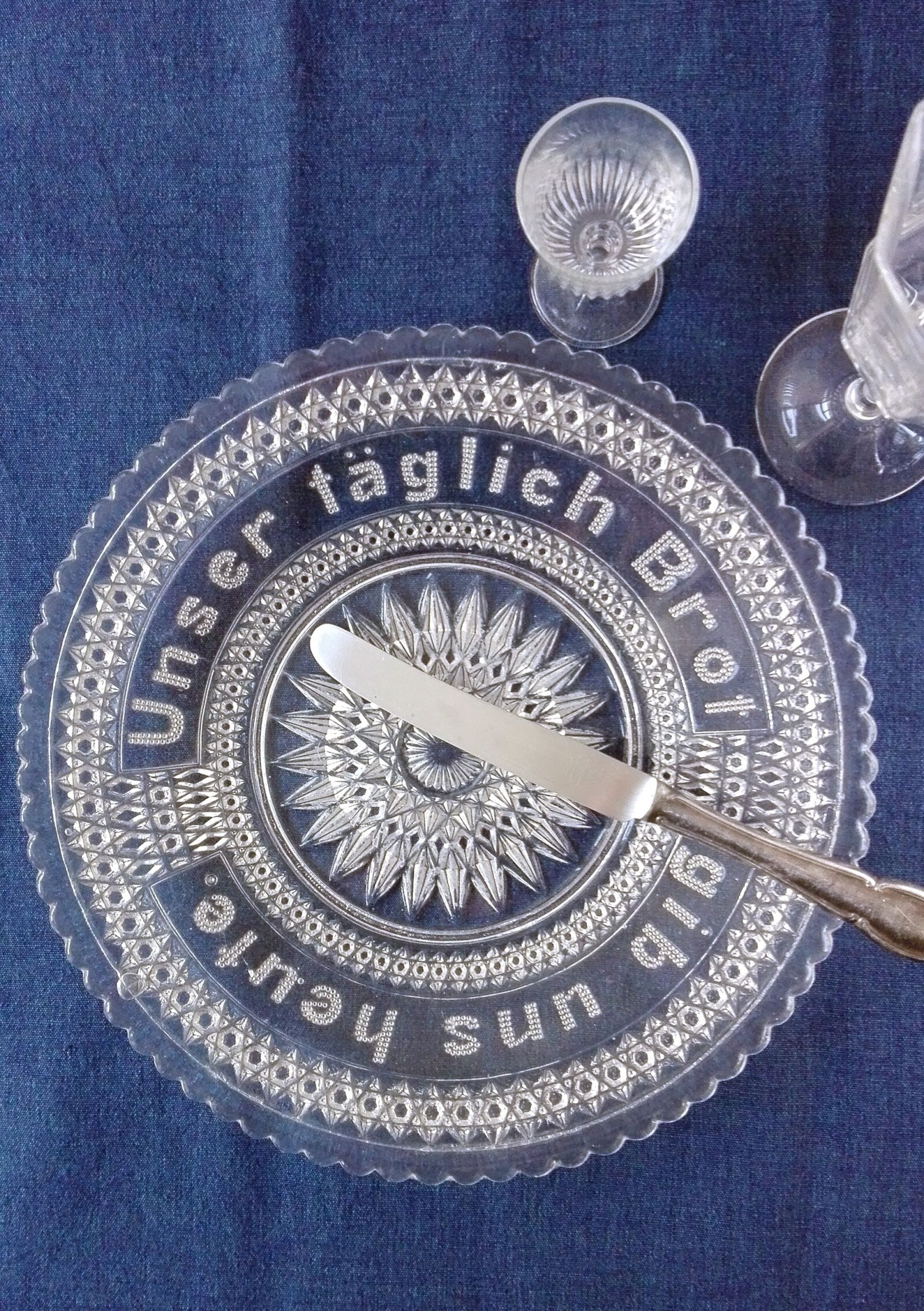 HUAWEI P8 Lite sample photo. Glass plate, daily bread photography