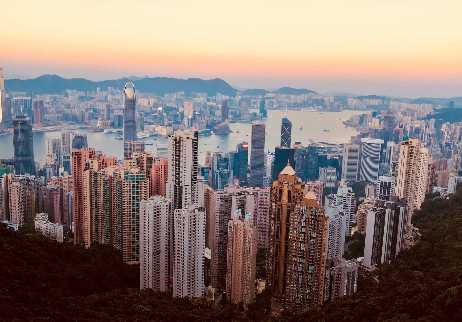 iPhone X back dual camera 4mm f/1.8 sample photo. Hong kong, city, architecture photography
