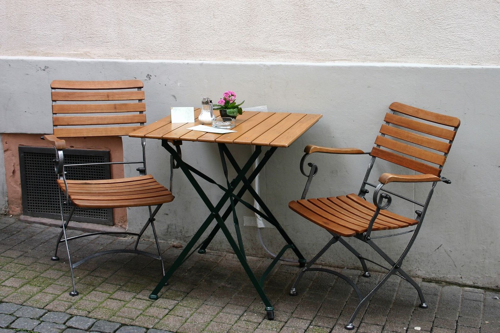 Canon EOS 300D (EOS Digital Rebel / EOS Kiss Digital) sample photo. Chair, table, furniture photography