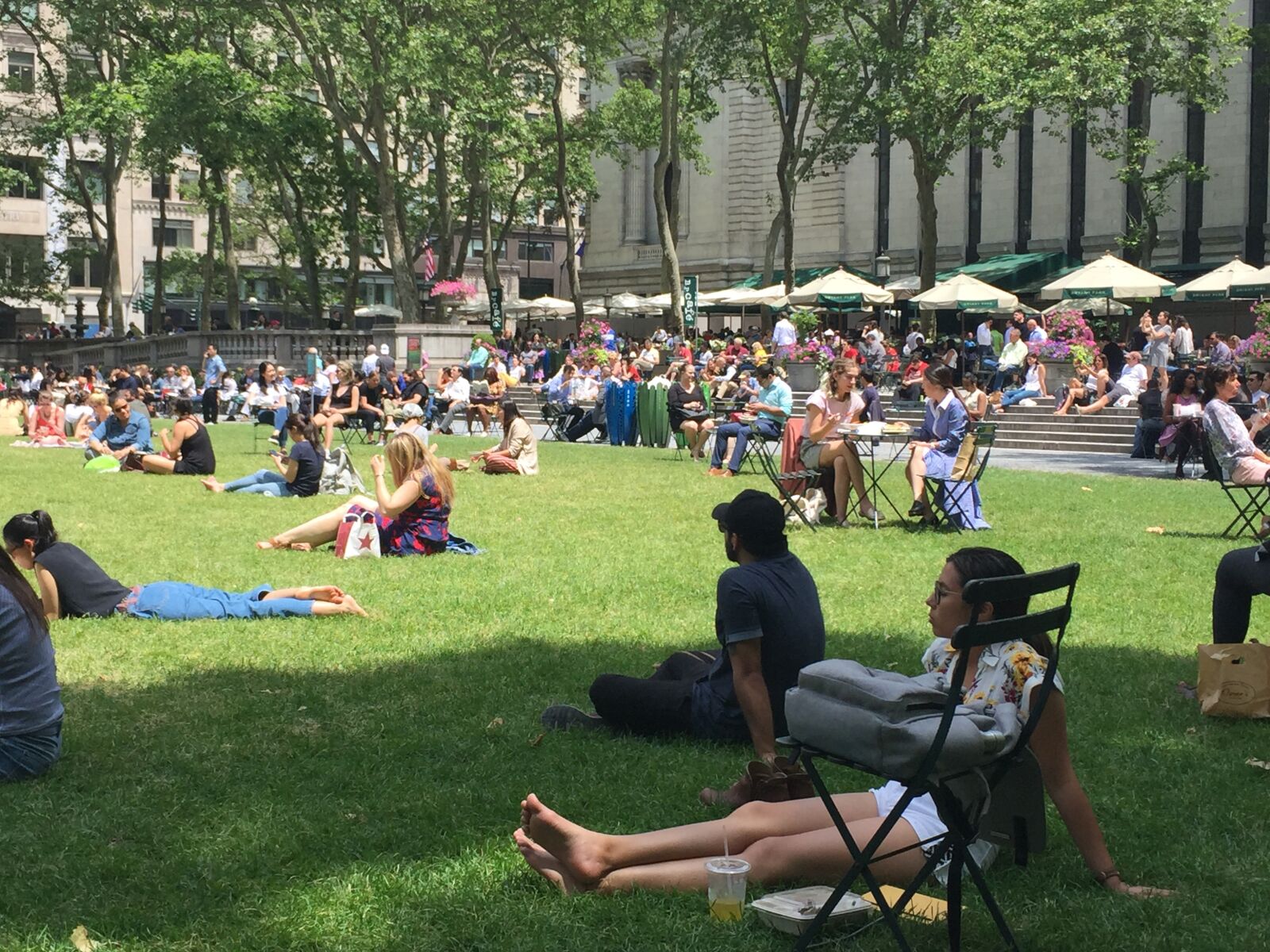 iPhone 6 Plus back camera 4.15mm f/2.2 sample photo. Manhattan, bryant park, lunch photography